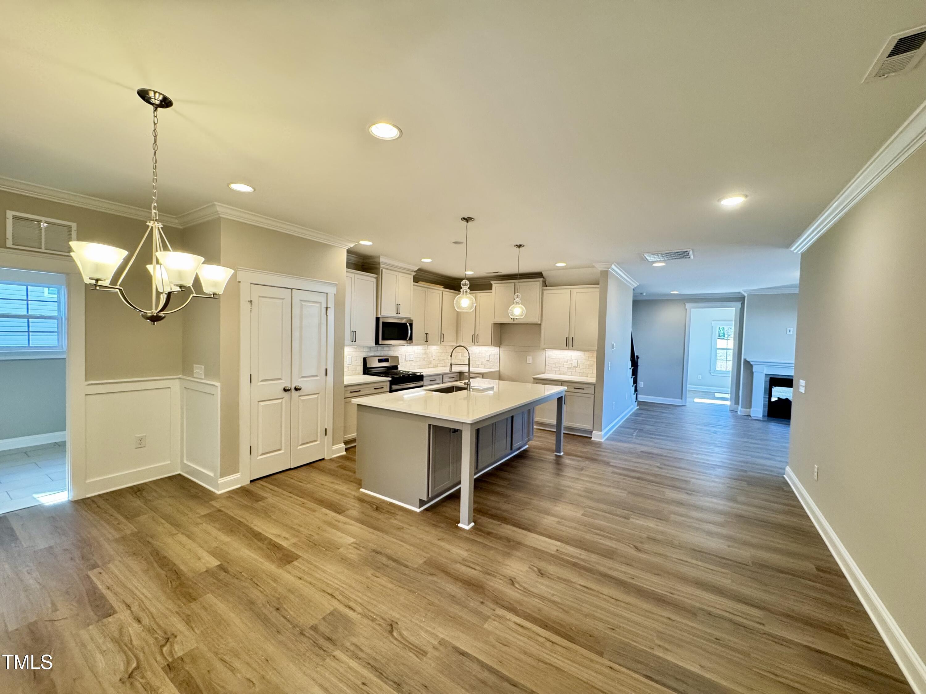 1044 Fairhaven Drive 100