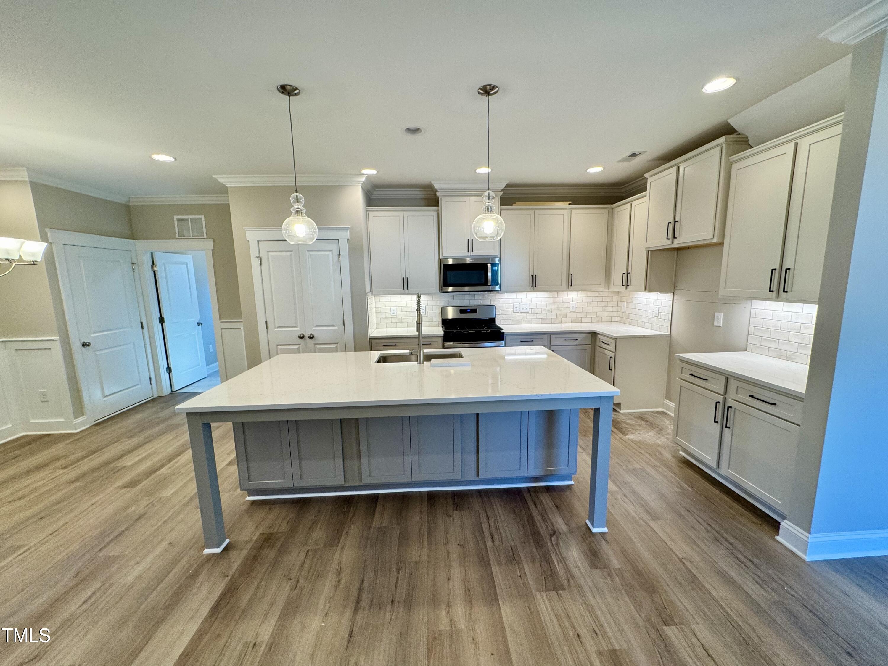 1044 Fairhaven Drive 100