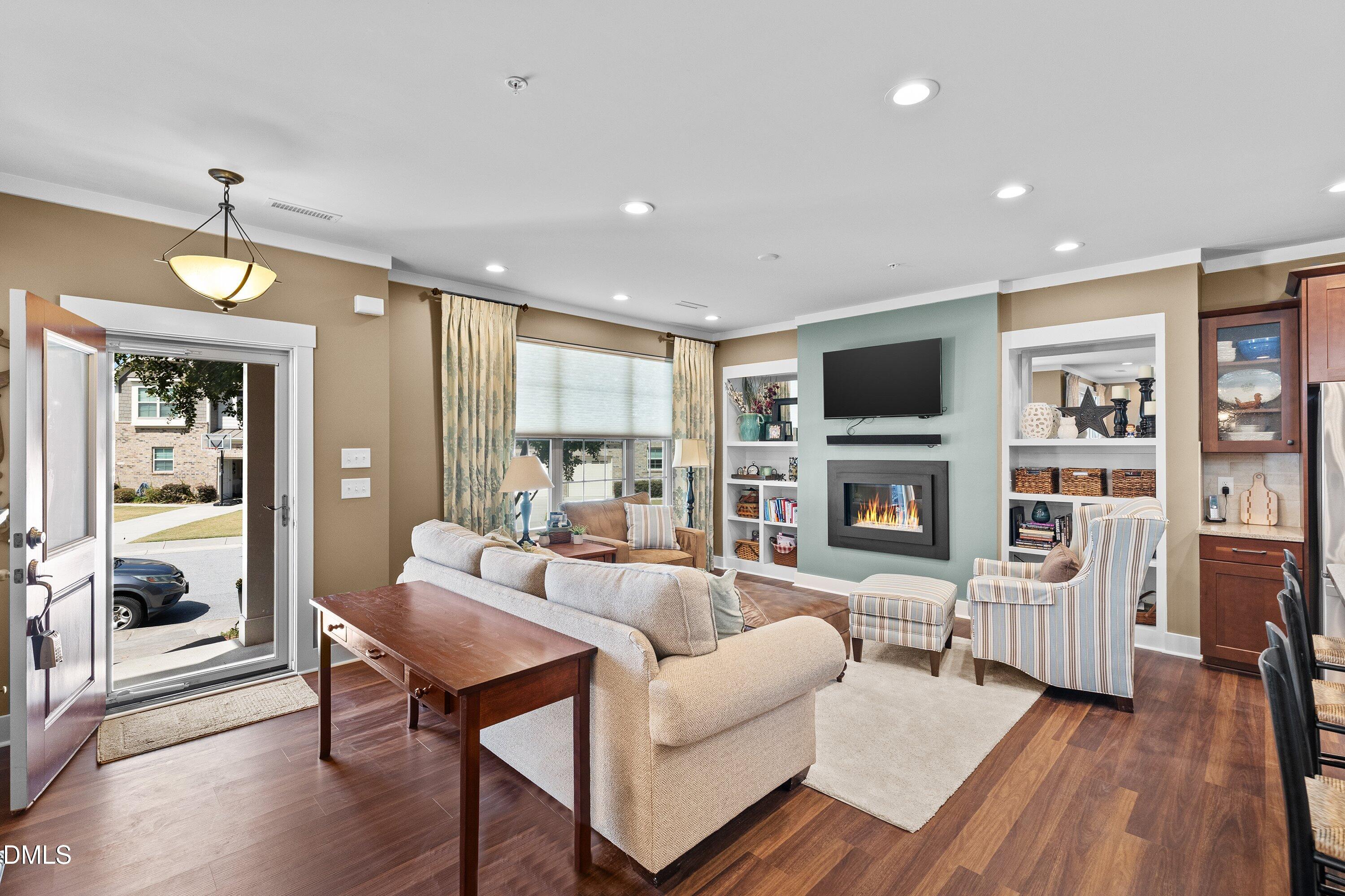 9302 Alcazar Walk
