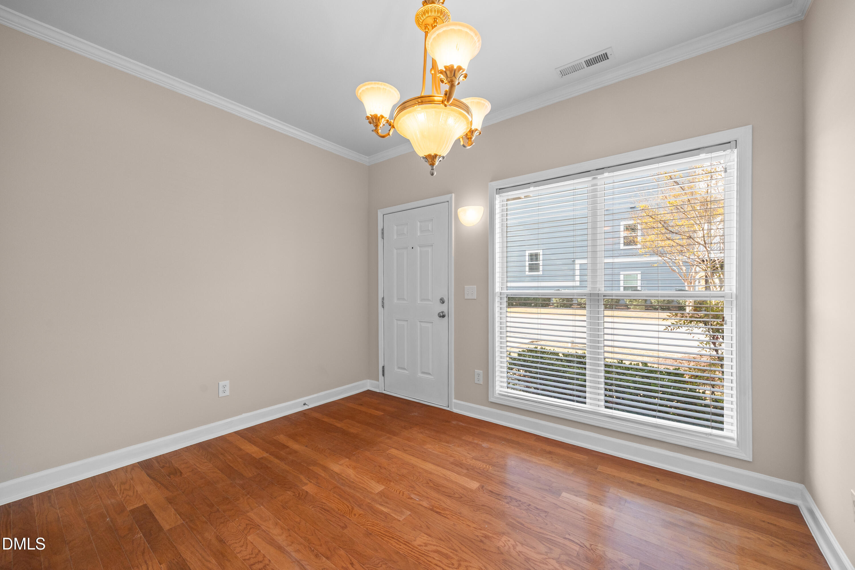 842 Queen City Crescent