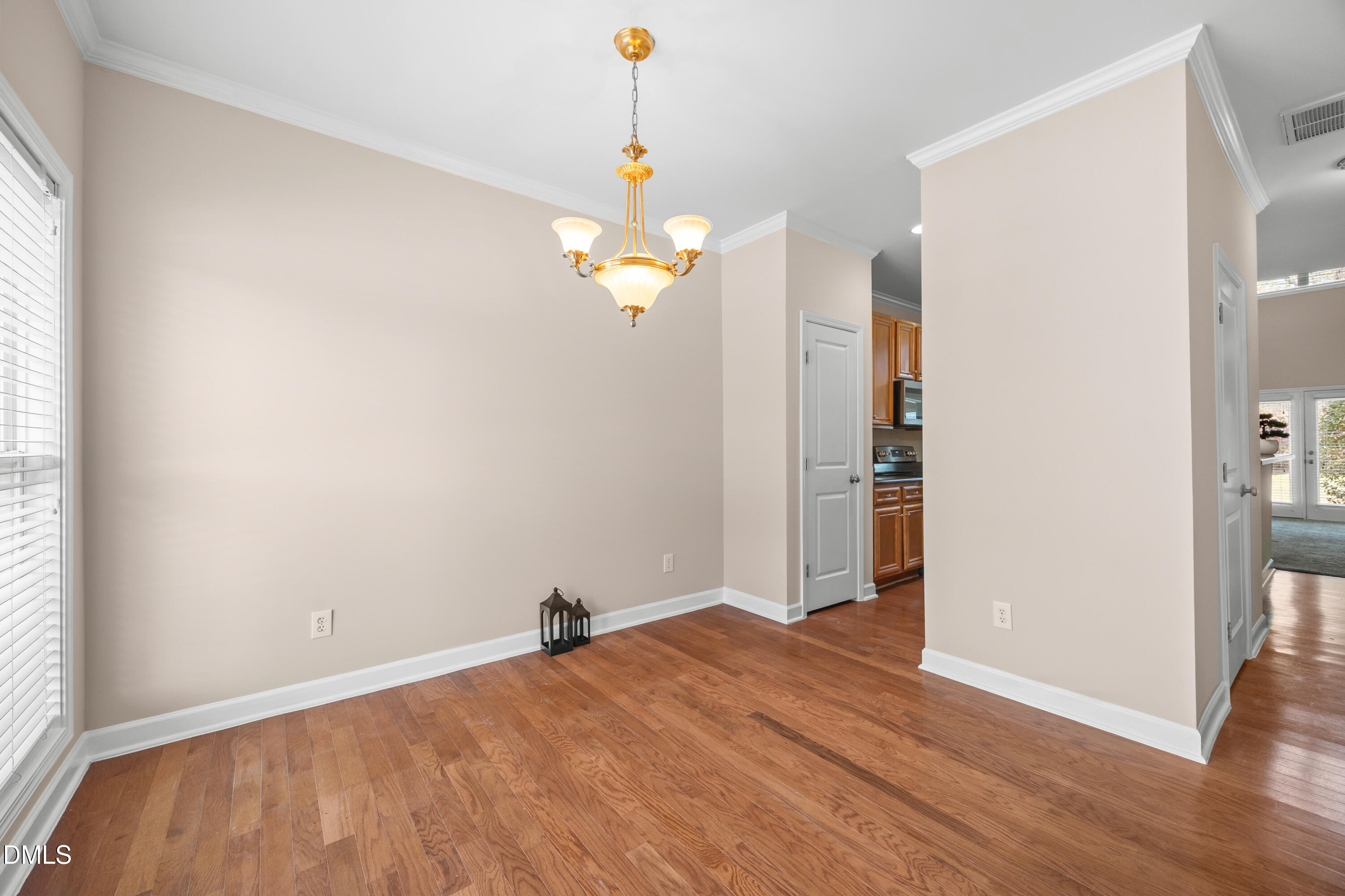 842 Queen City Crescent