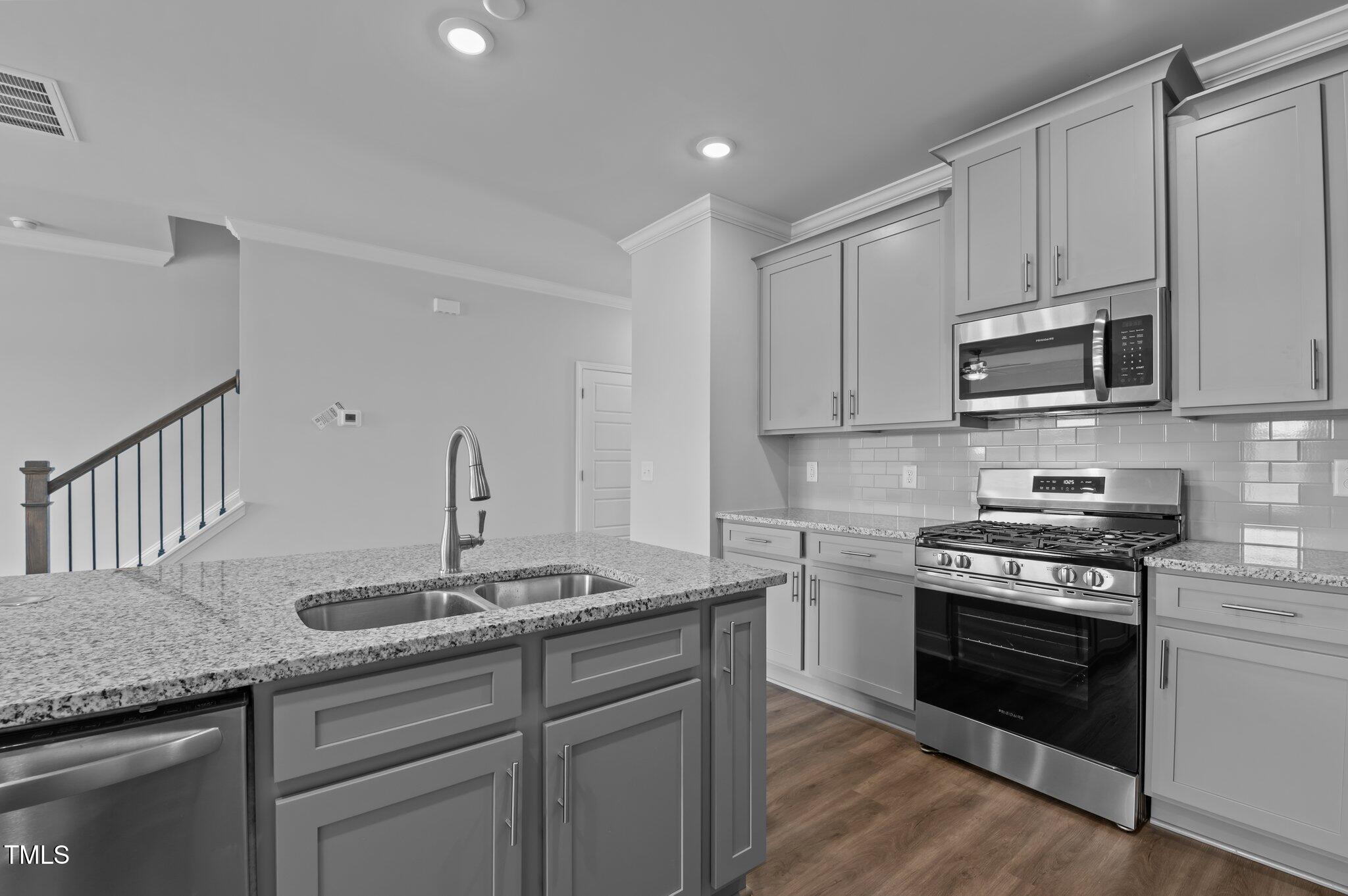 937 Alma Railway Drive 555