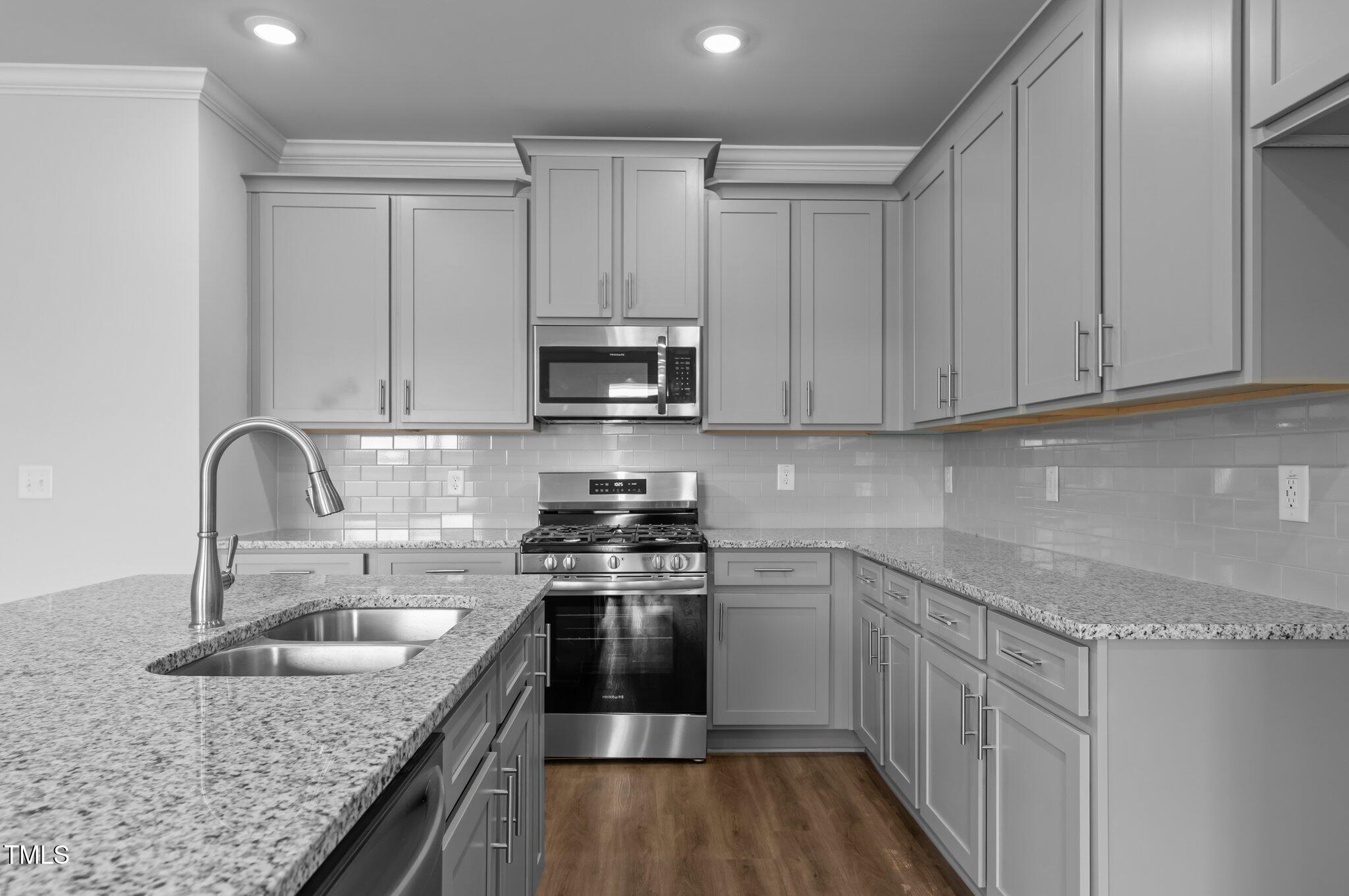 937 Alma Railway Drive 555