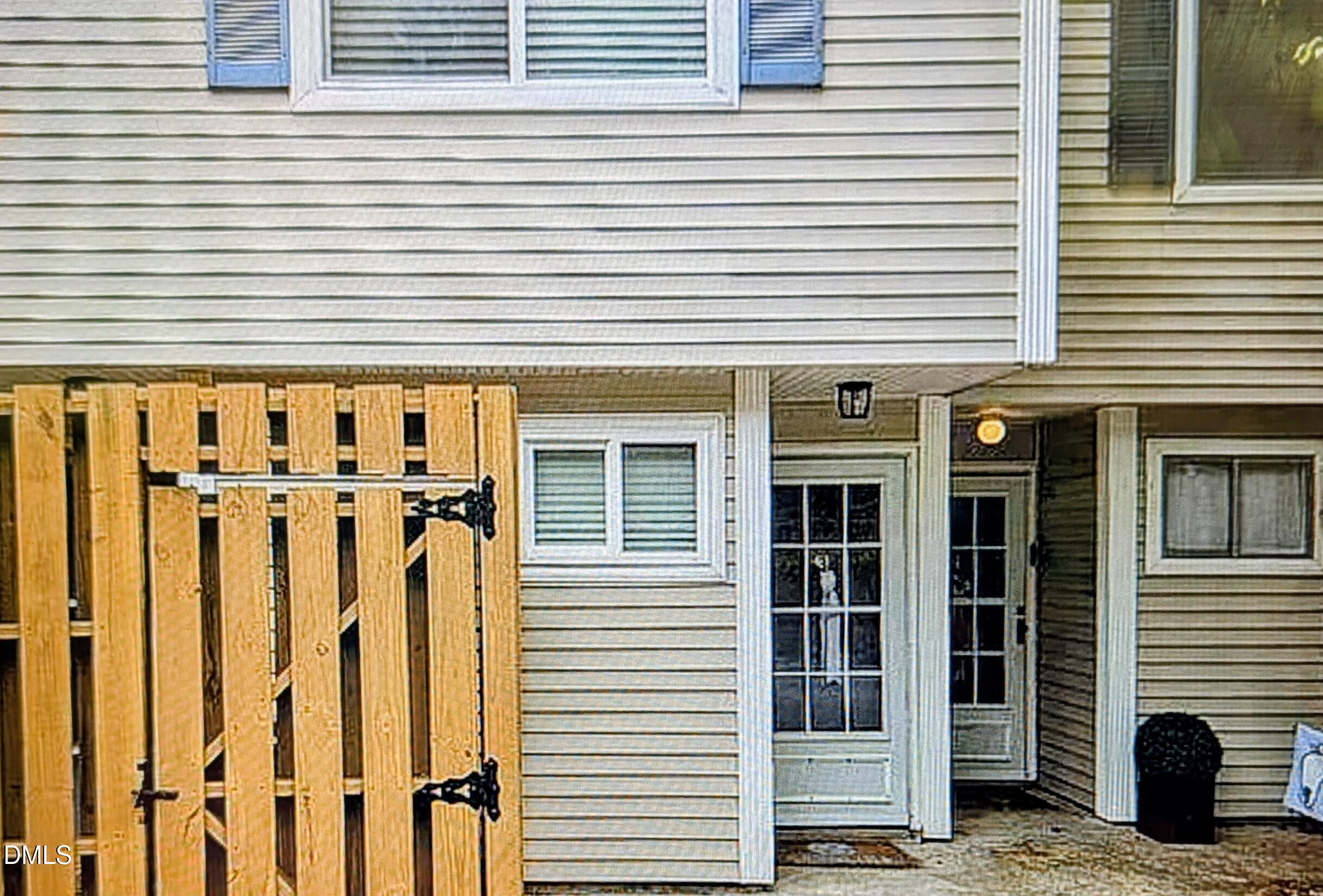 220 Elizabeth Street Apt F3