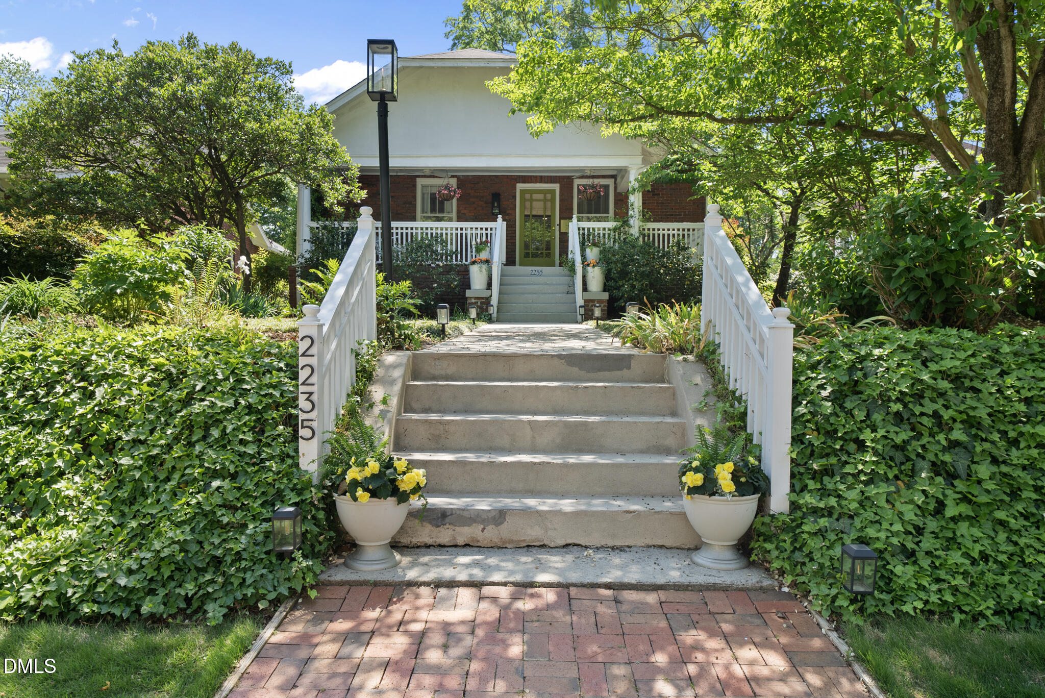 2235 The Circle