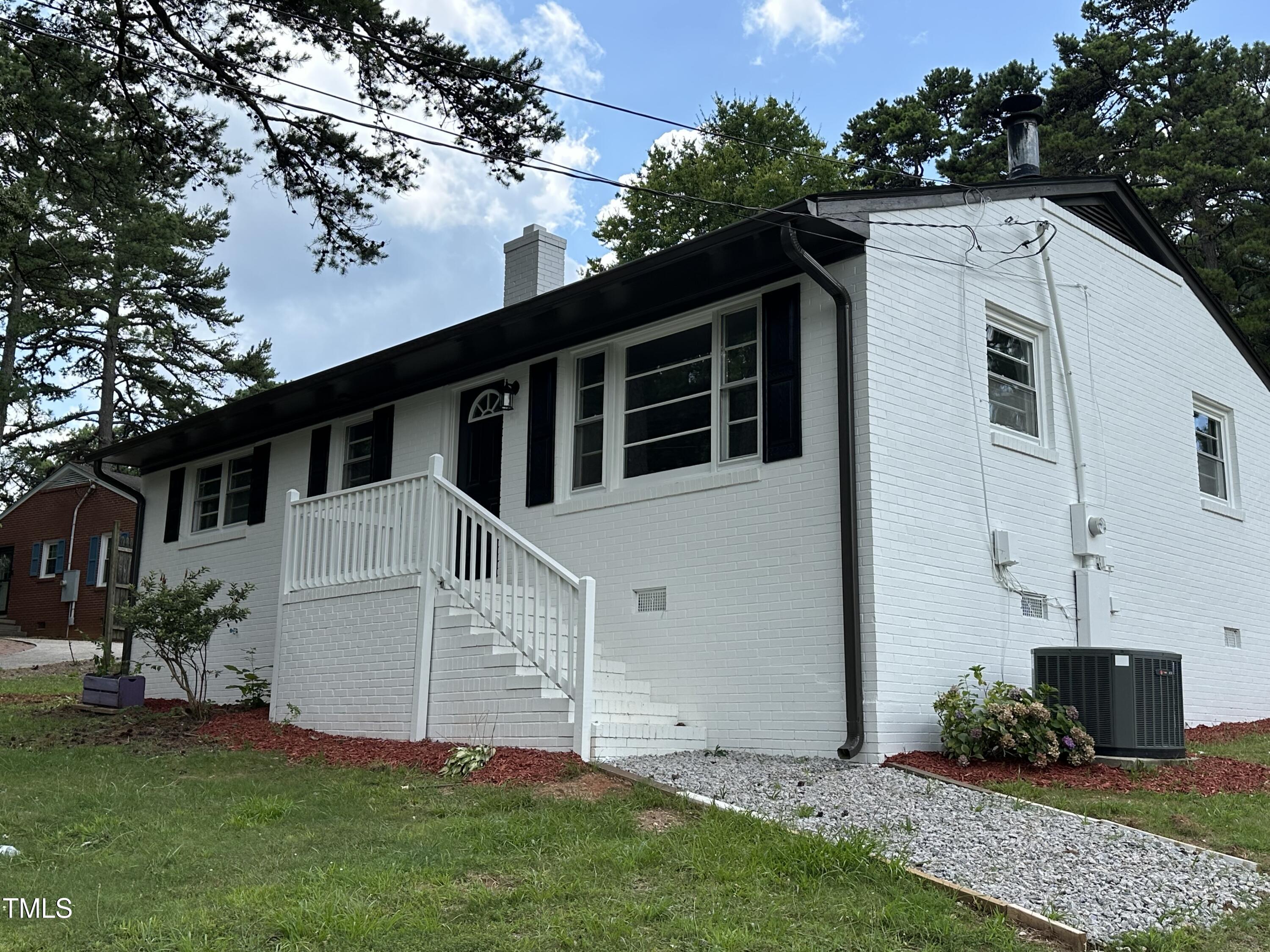 1220 Roanoke Avenue