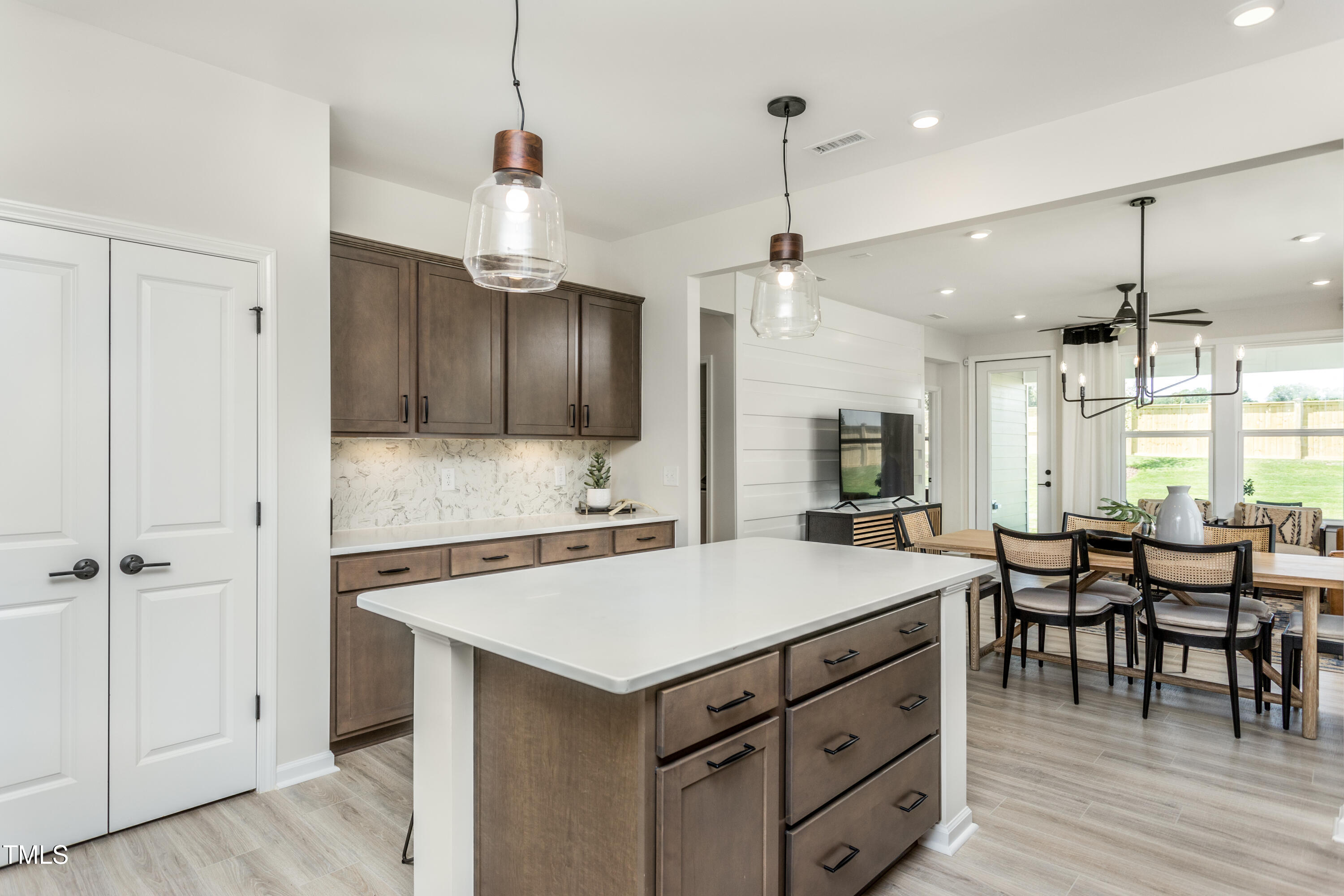 2400 Beeblossom Place