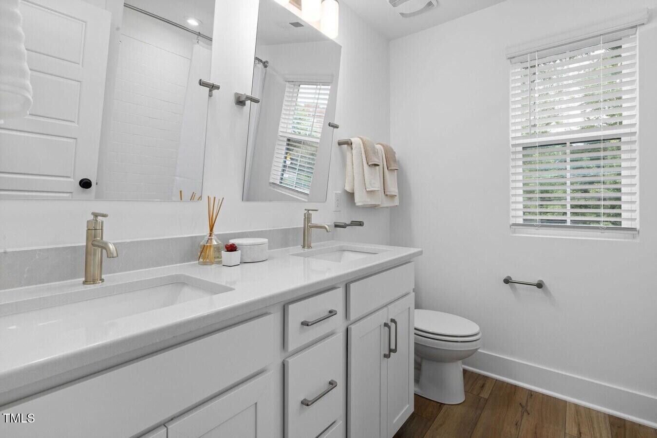 Raleigh, North Carolina 27601, United States, 3 Bedrooms Bedrooms, ,3 BathroomsBathrooms,Residential,Active,164482