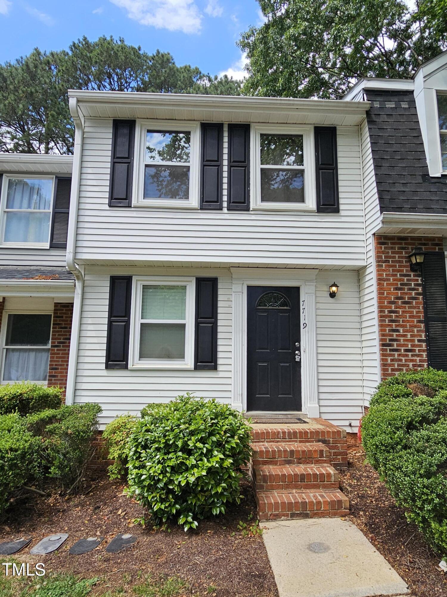 7719 Kingsberry Court