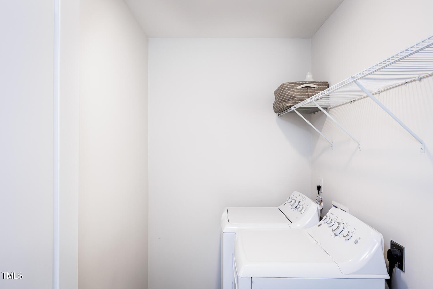 Raleigh, North Carolina 27616, United States, 4 Bedrooms Bedrooms, ,4 BathroomsBathrooms,Residential,Pending,17110