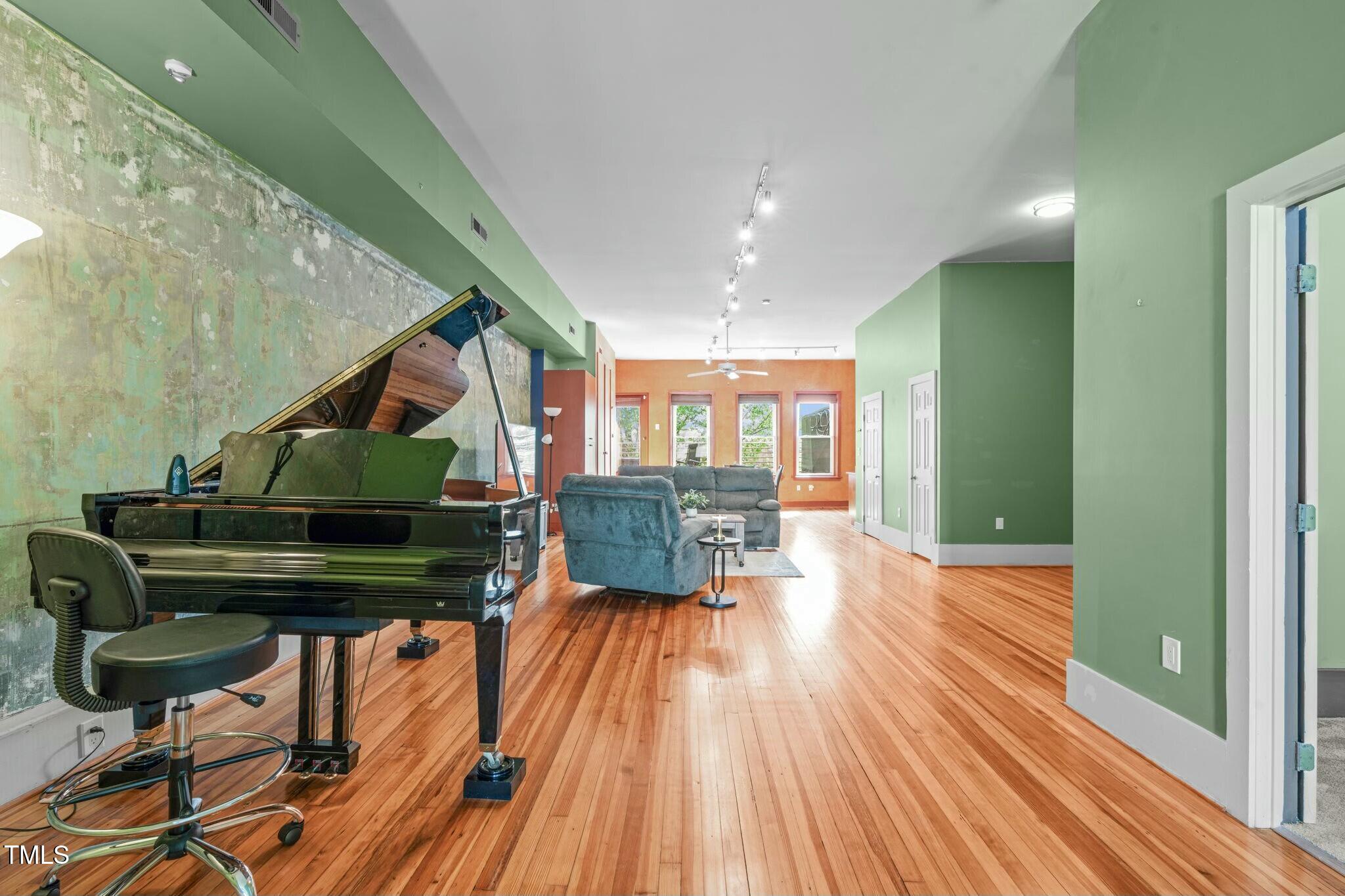 323 W Main Street Unit C