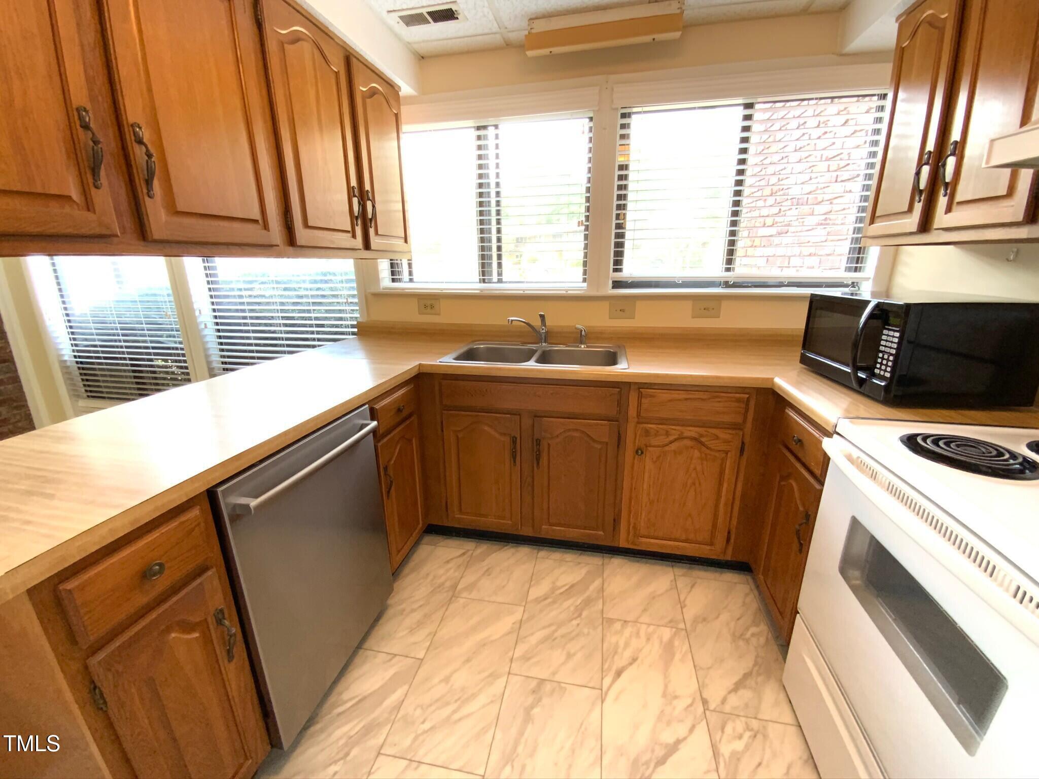 1401 Oak Tree Drive