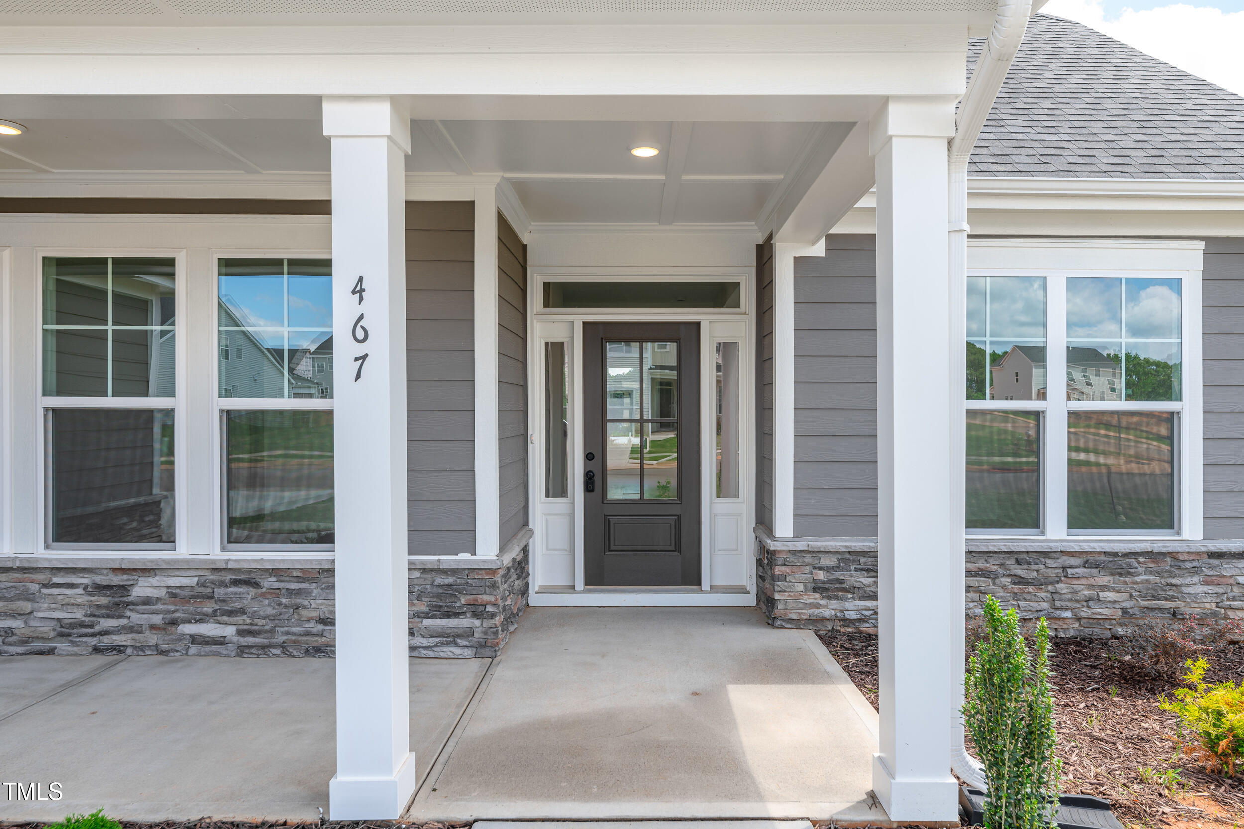 104 W Fountainhead Lane
