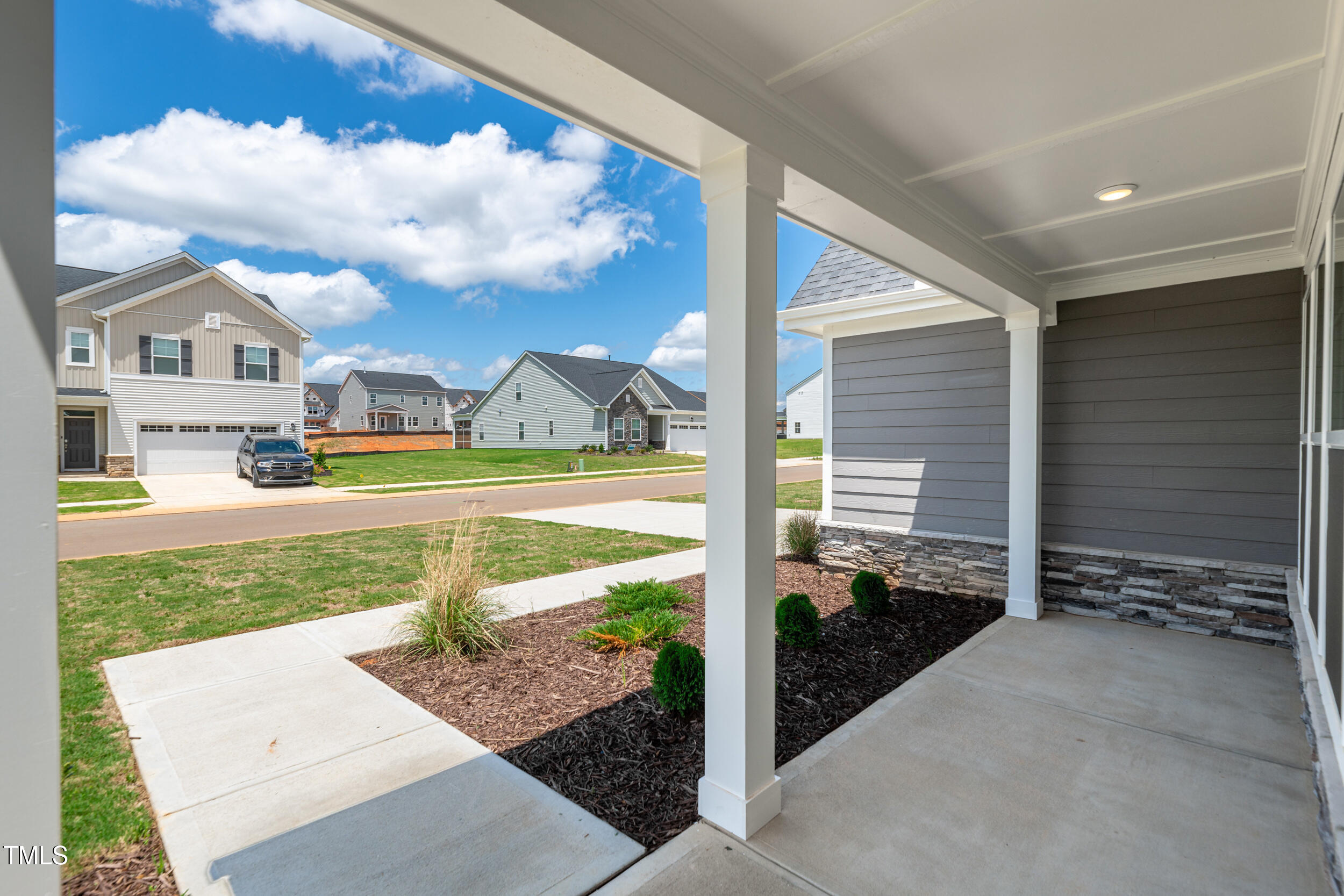 104 W Fountainhead Lane