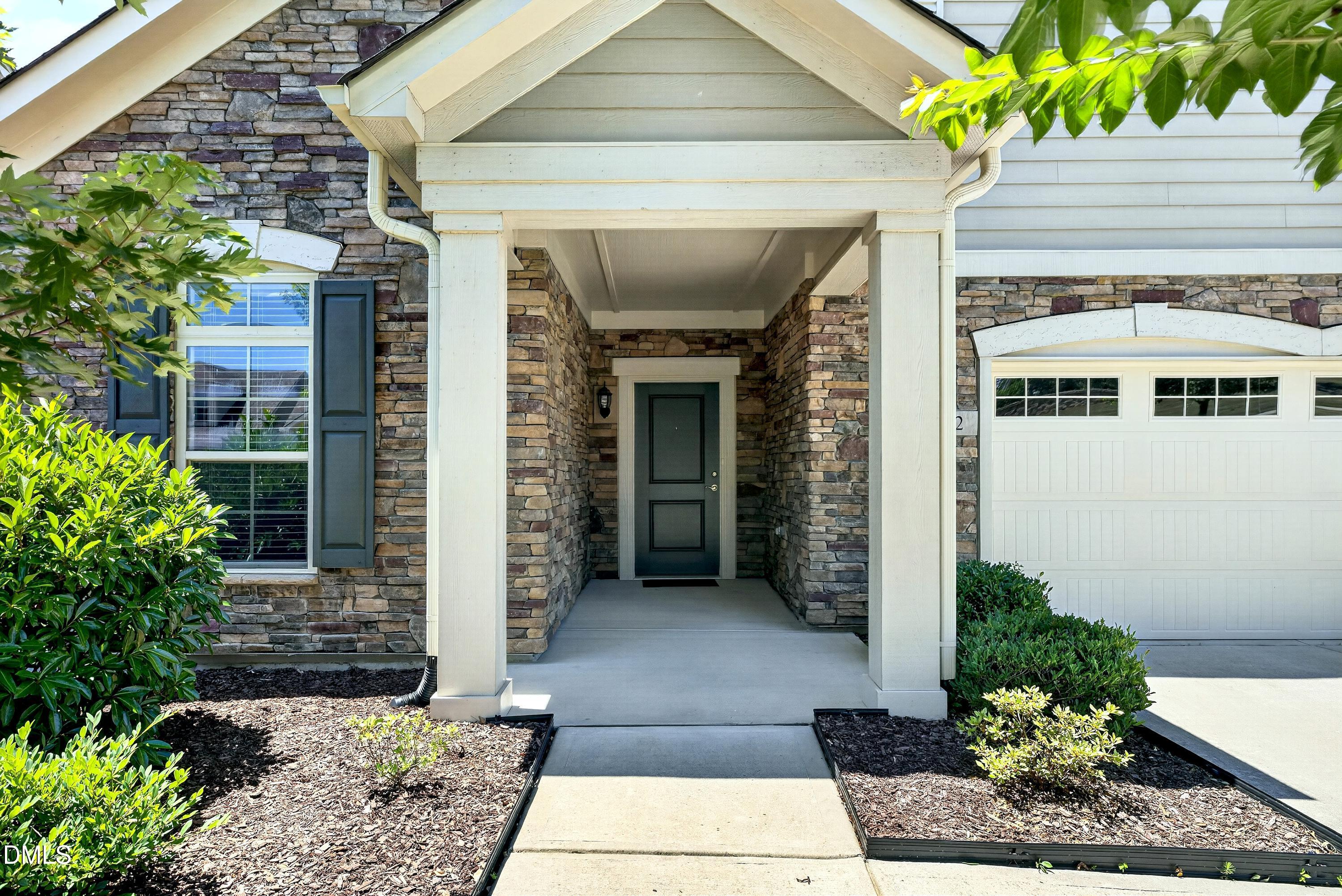 1512 Fountainview Drive