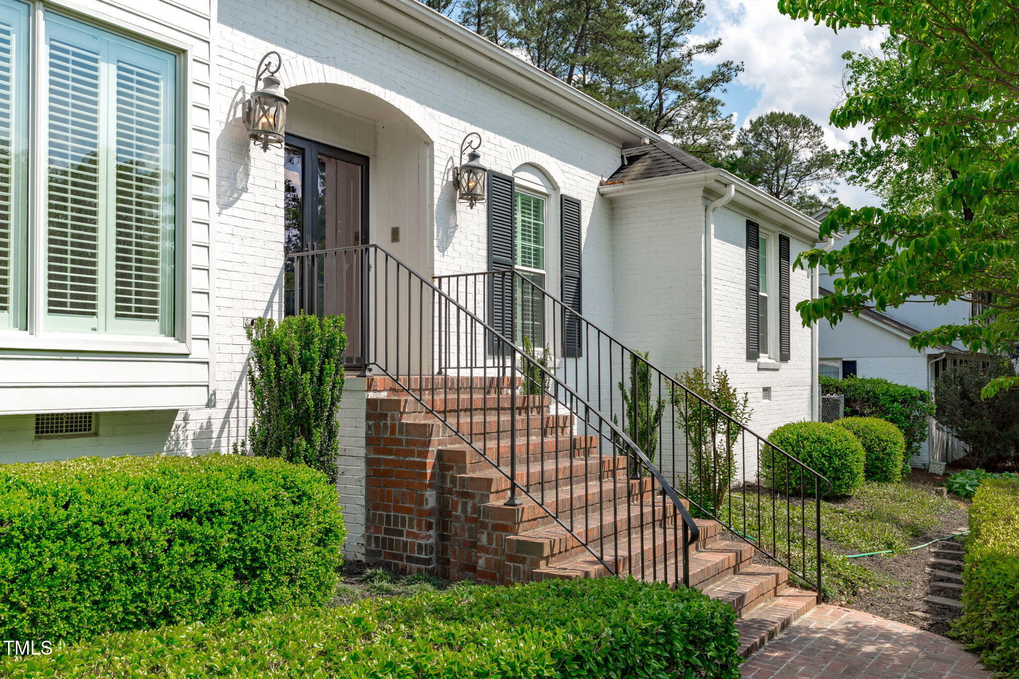 4830 North Hills