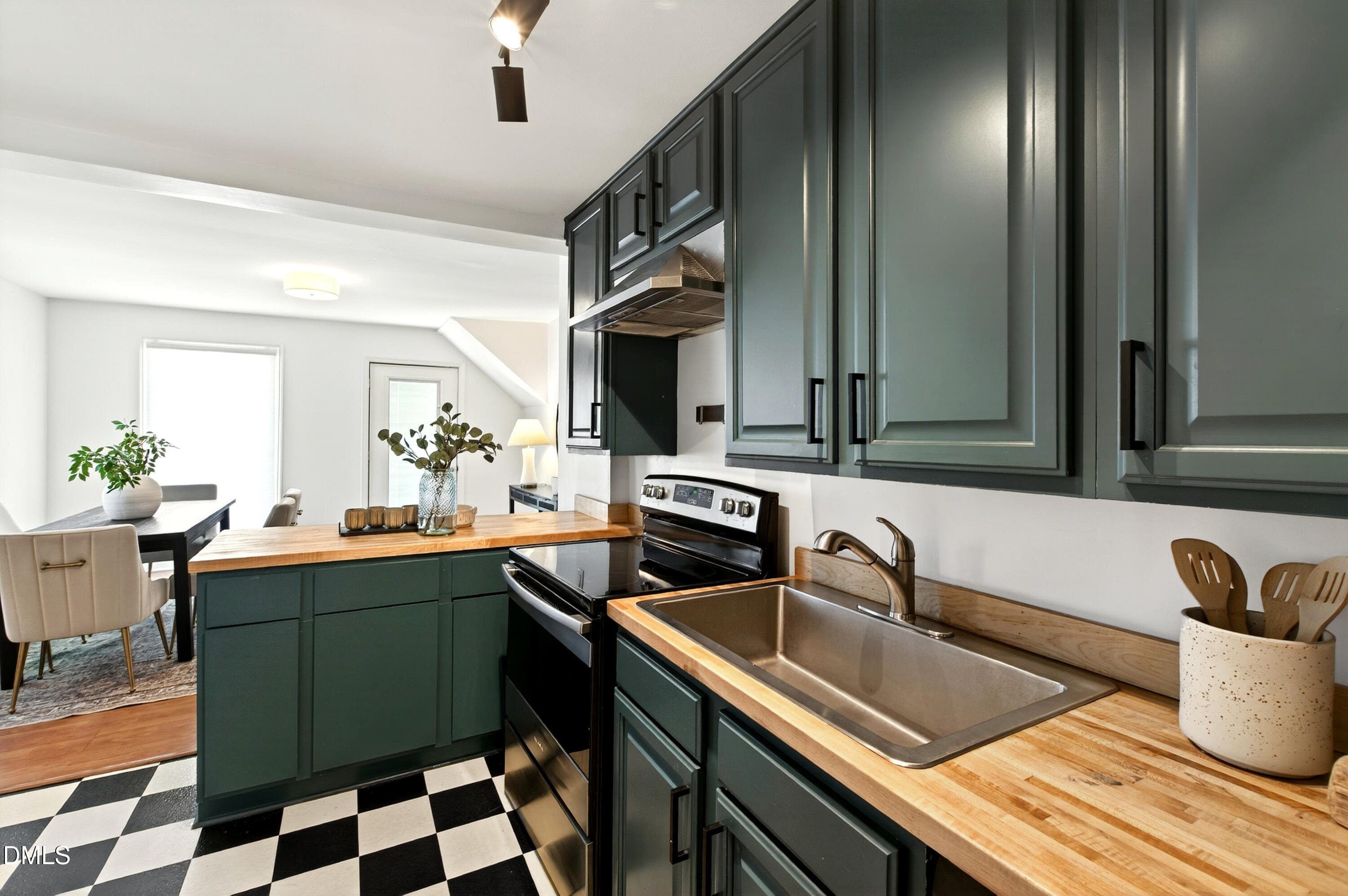 913 Washington Street