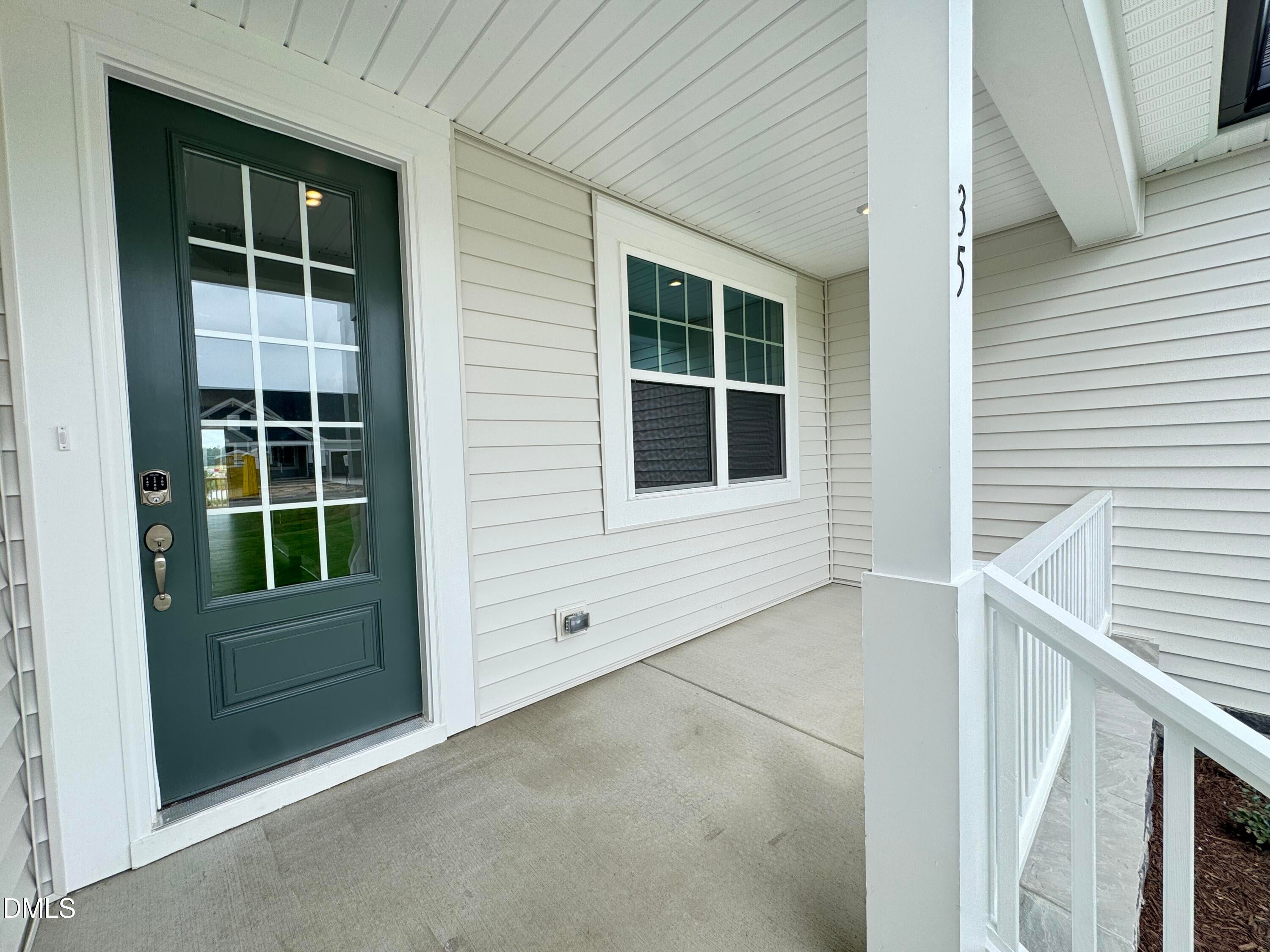 35 Windward Place