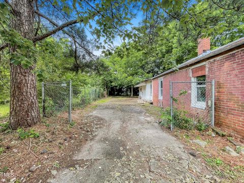 Single Family Residence in Wilson NC 1614 Queen Street 8.jpg