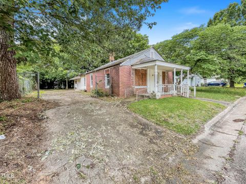 Single Family Residence in Wilson NC 1614 Queen Street 9.jpg