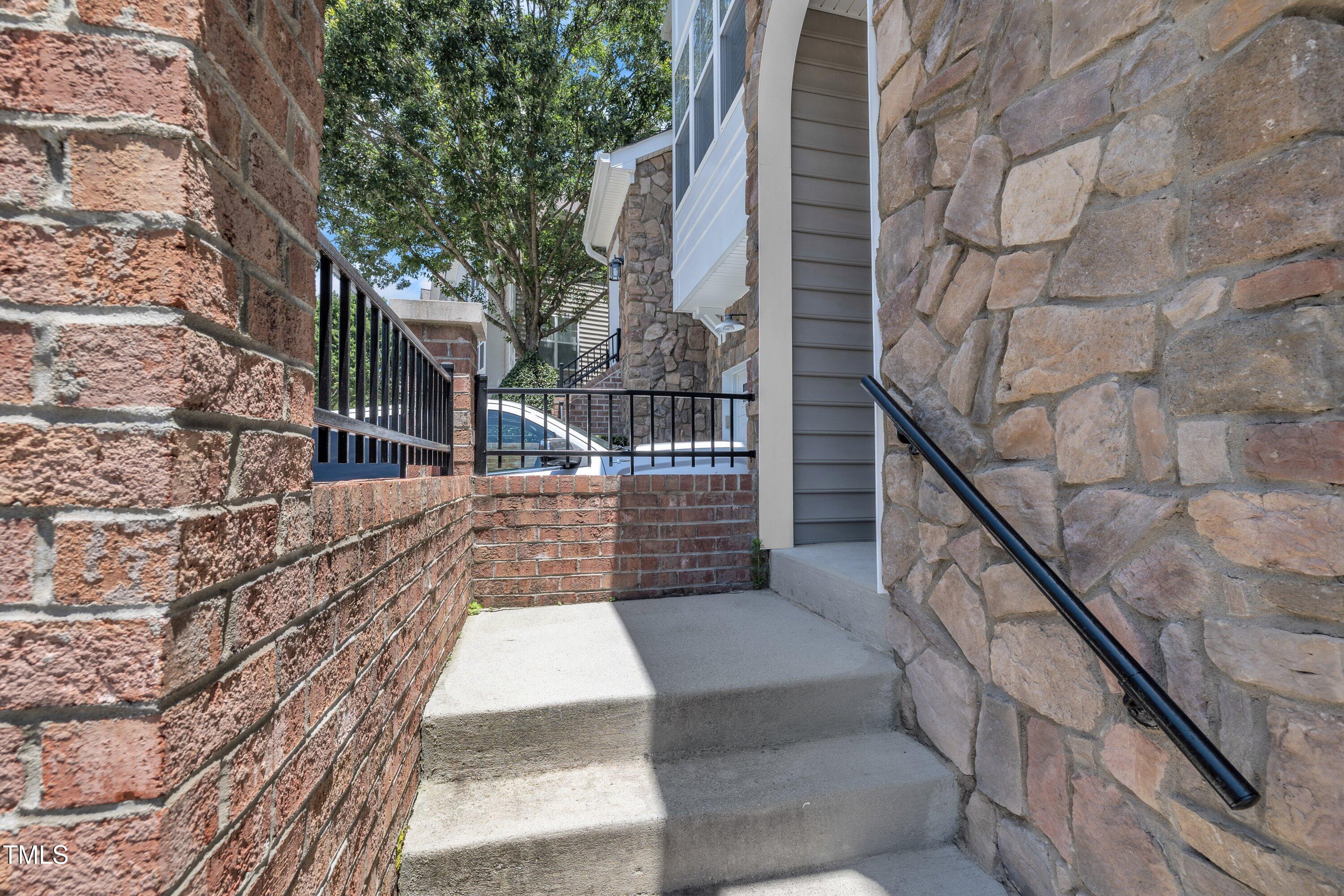 5824 Cameo Glass Way