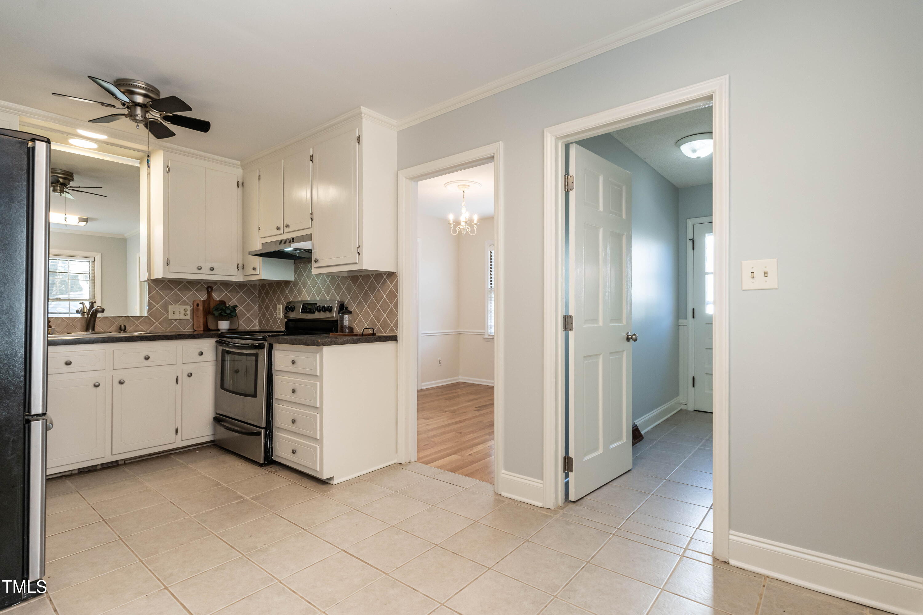 Raleigh, North Carolina 27609, United States, 3 Bedrooms Bedrooms, ,2 BathroomsBathrooms,Residential,Pending,30900