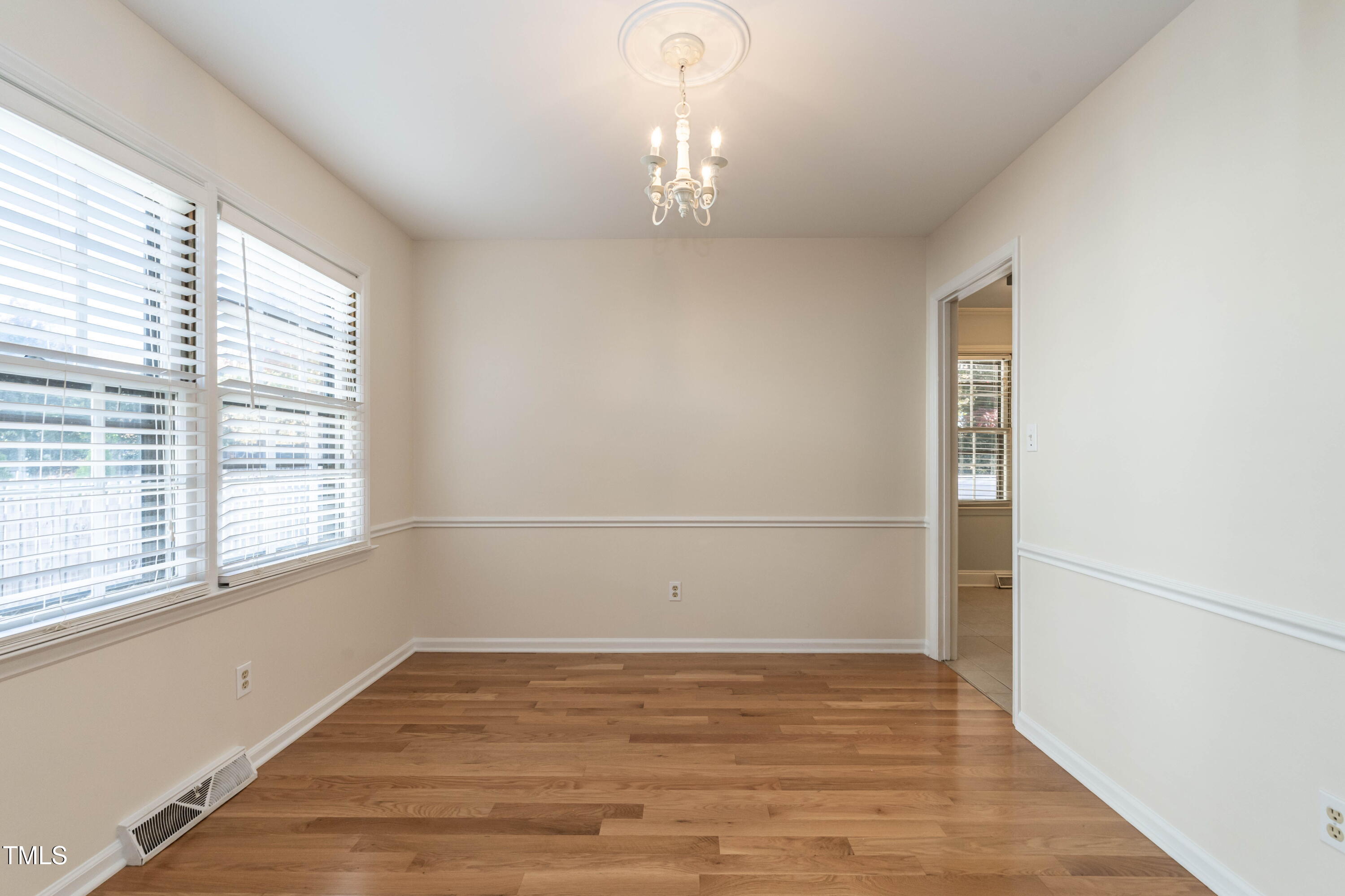 Raleigh, North Carolina 27609, United States, 3 Bedrooms Bedrooms, ,2 BathroomsBathrooms,Residential,Pending,30900