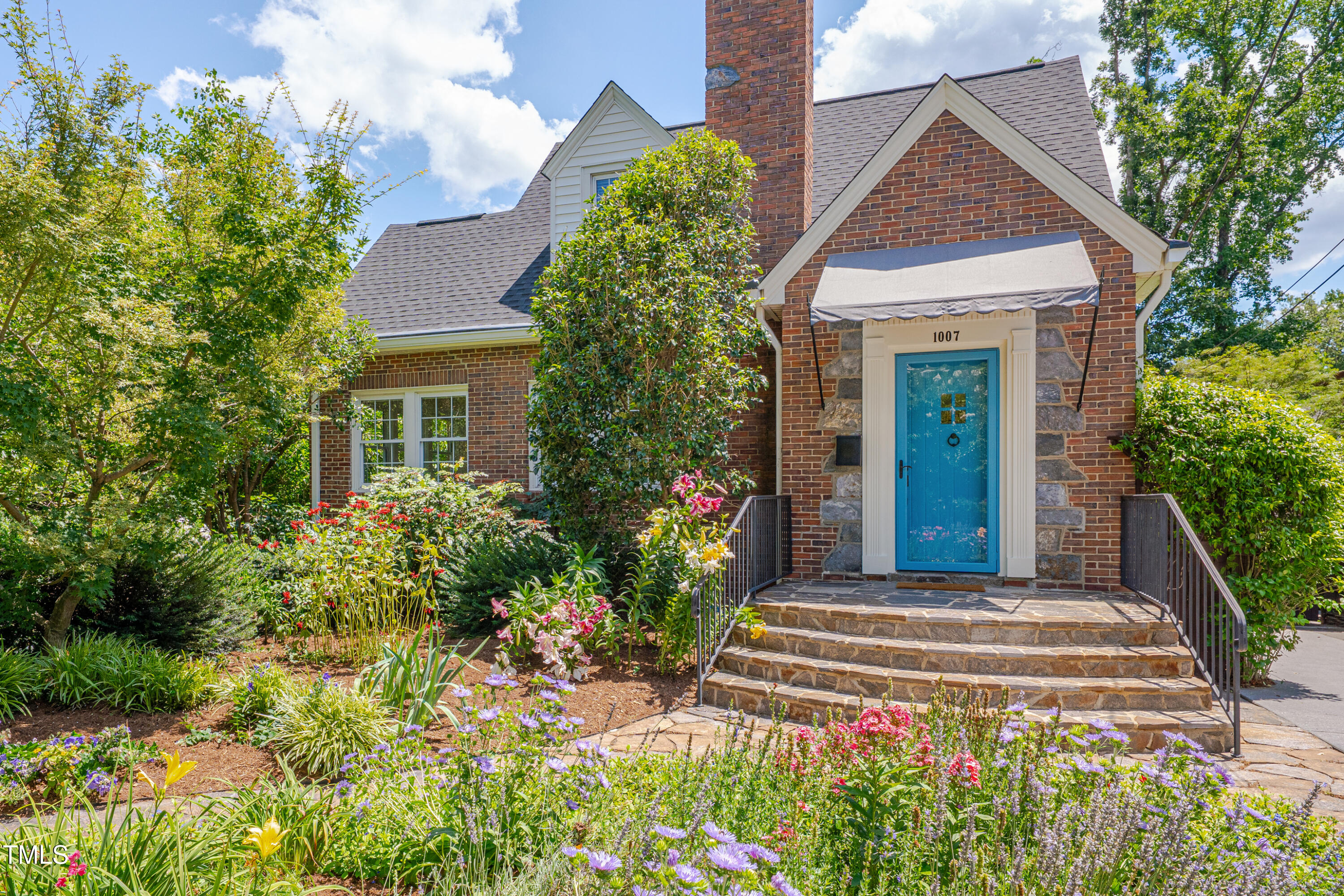 1007 W Markham Avenue
