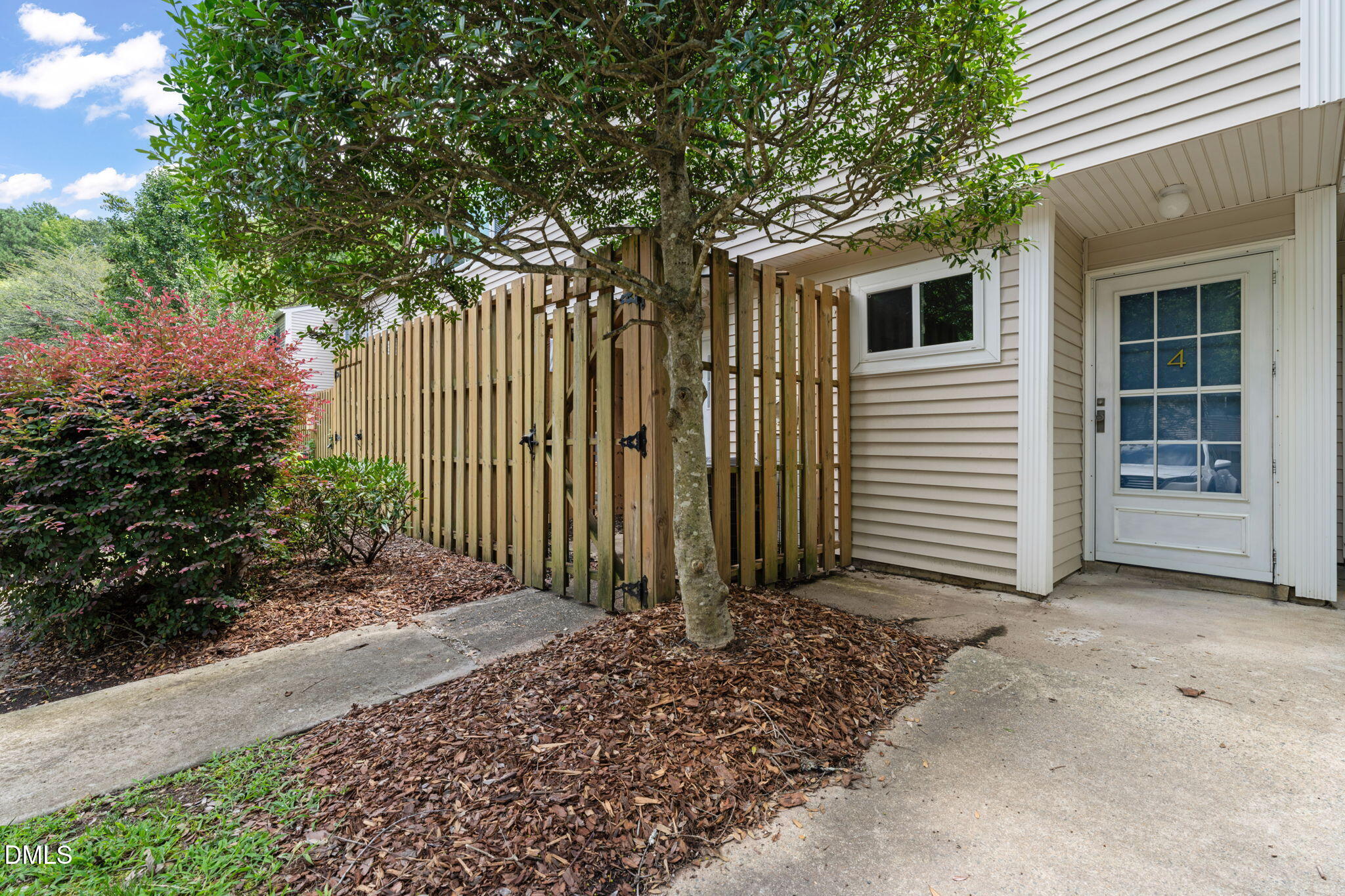 220 Elizabeth Street Apt E4