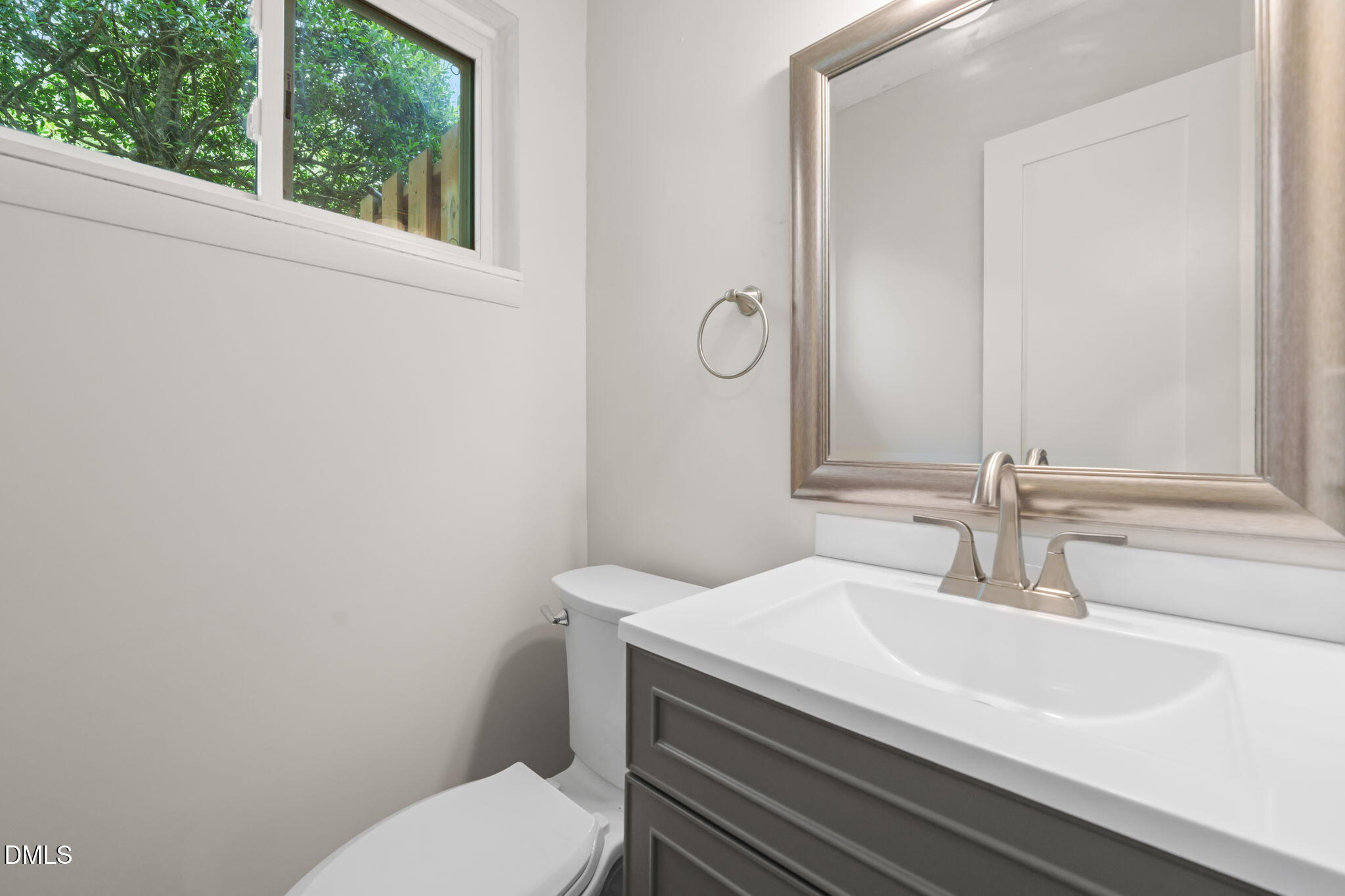 220 Elizabeth Street Apt E4