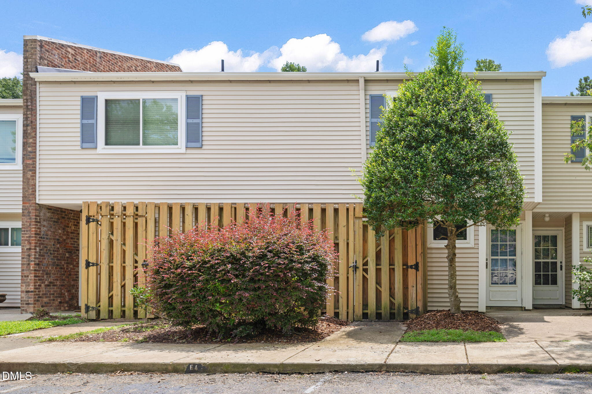220 Elizabeth Street Apt E4