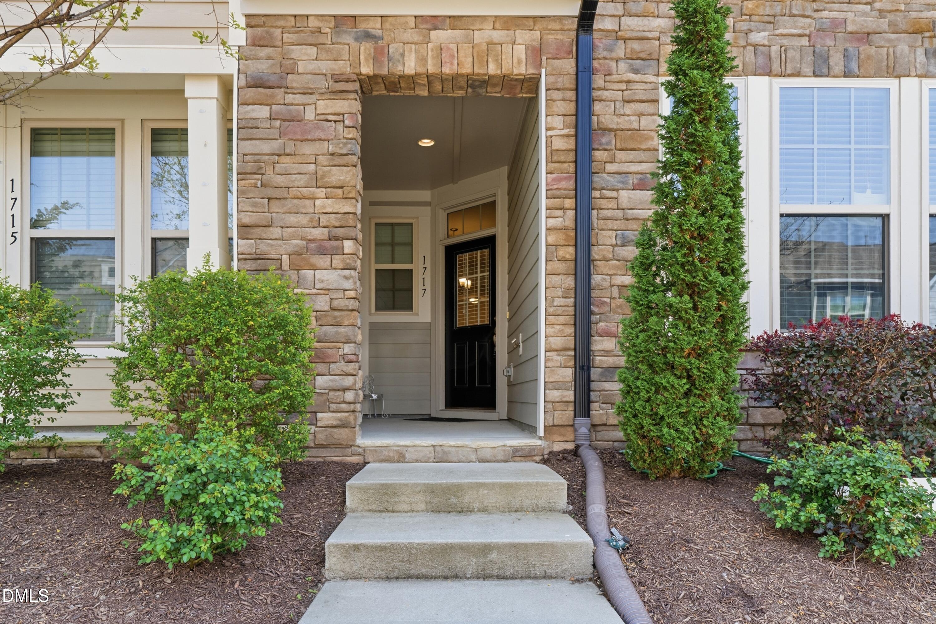 1717 Shady Oaks Drive