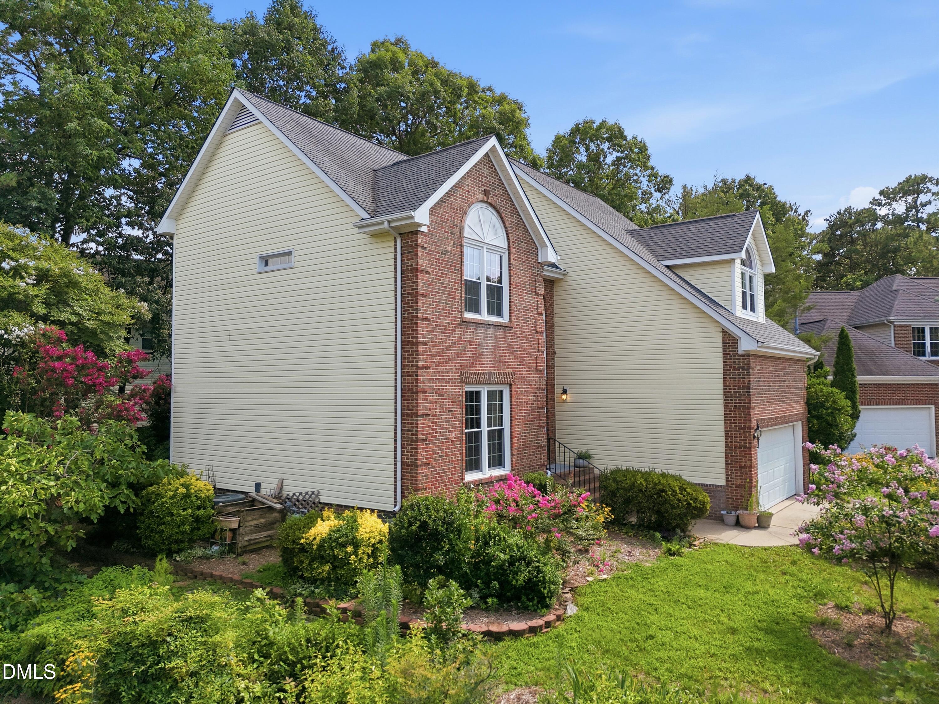 203 Red Field Street