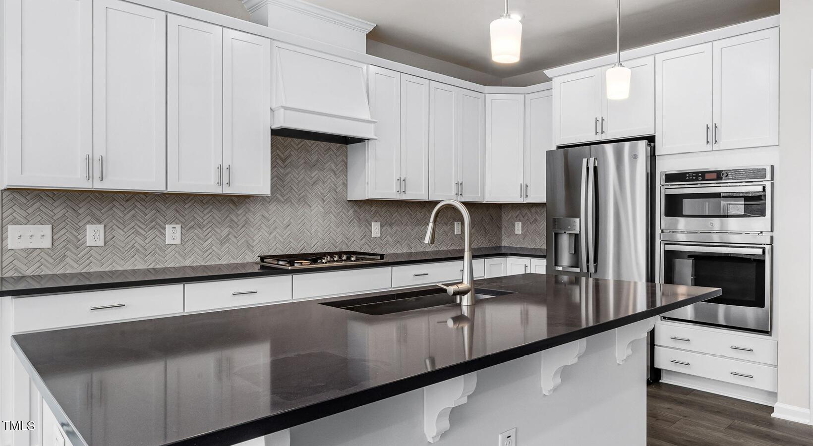 Raleigh, North Carolina 27612, United States, 2 Bedrooms Bedrooms, ,3 BathroomsBathrooms,Residential,Active,220101