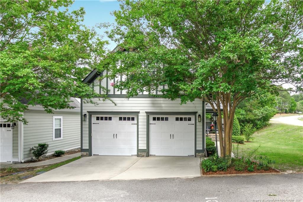 10 Falconridge Drive
