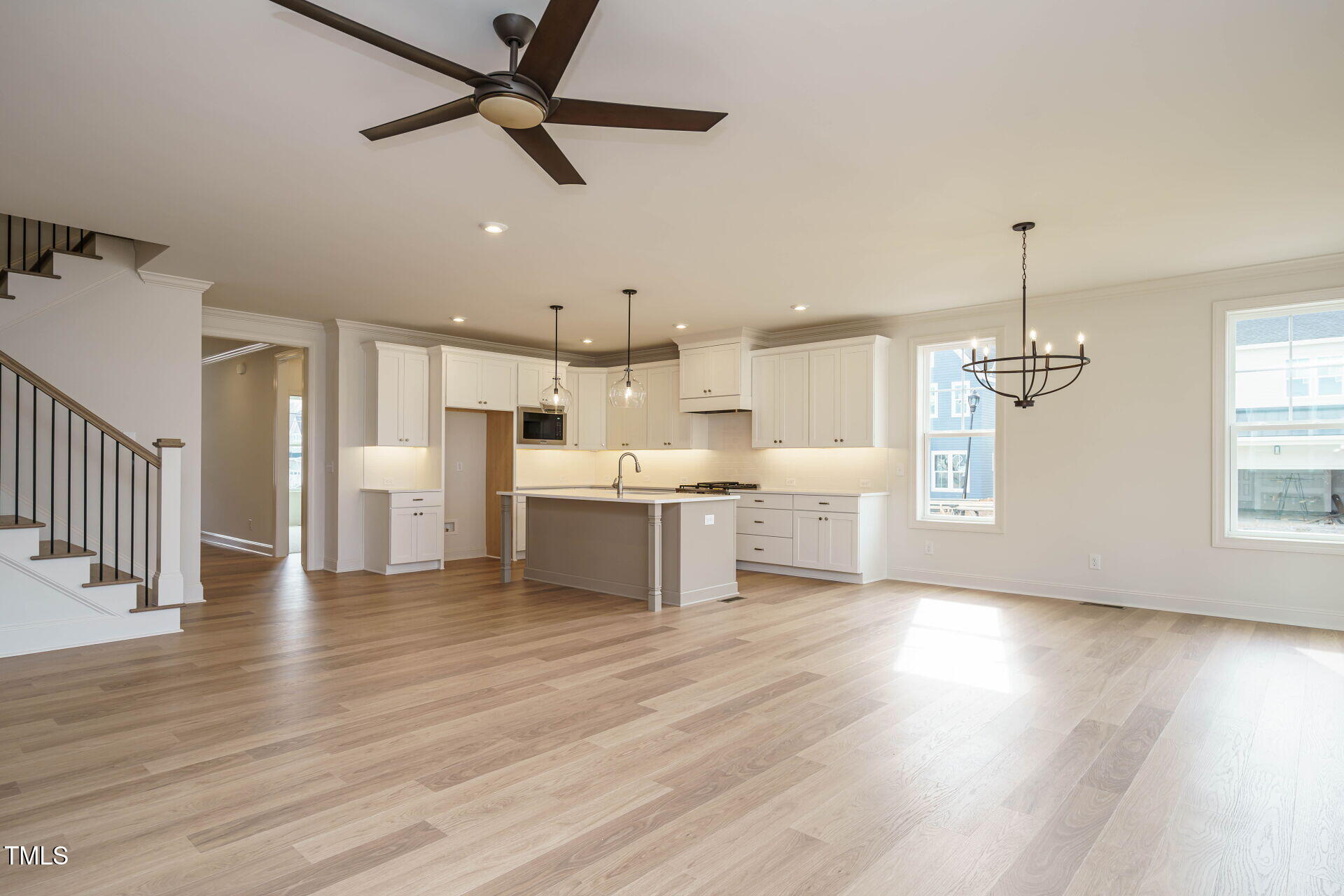 749 W Holly Springs Road