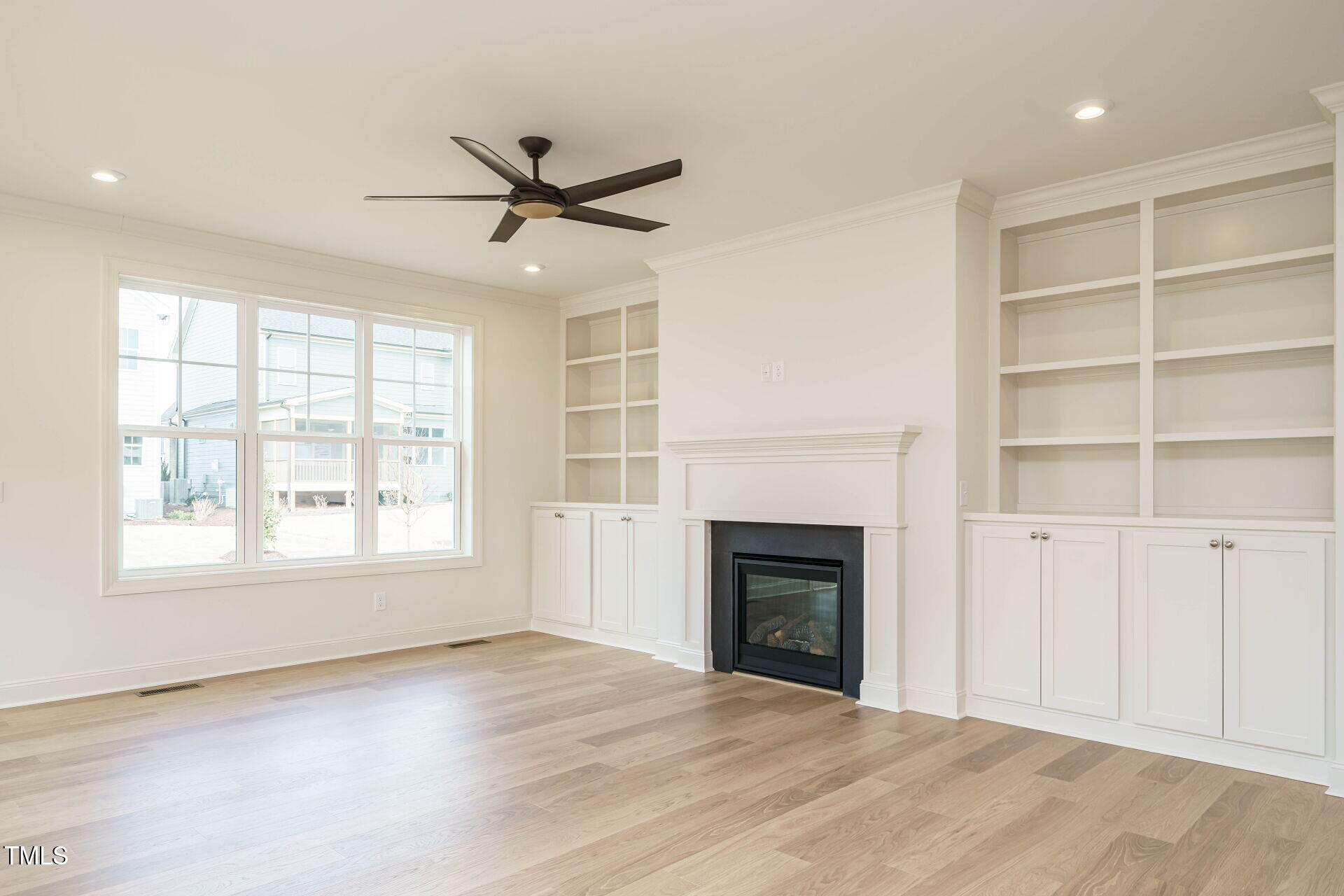 749 W Holly Springs Road