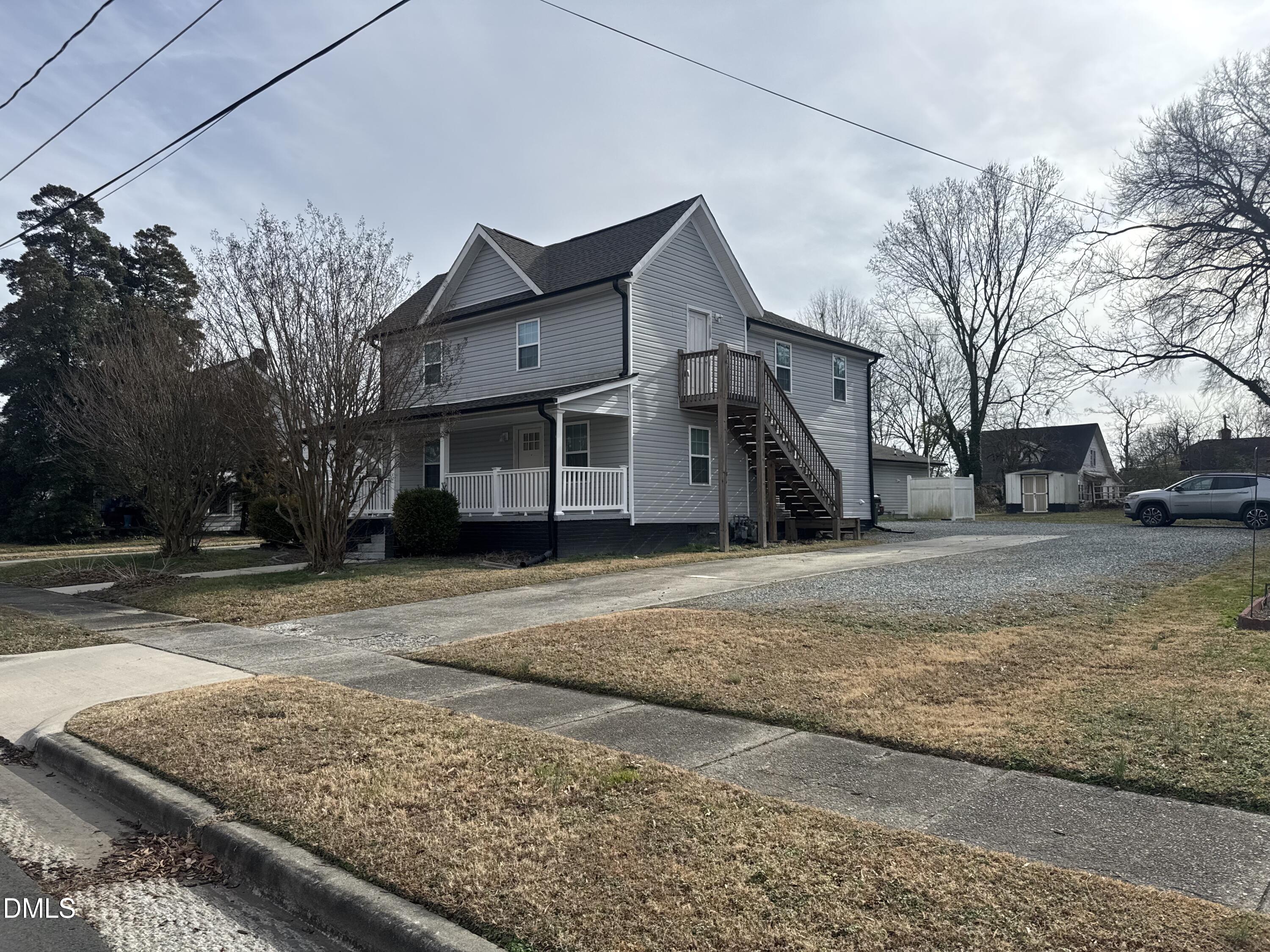 909 Washington Street