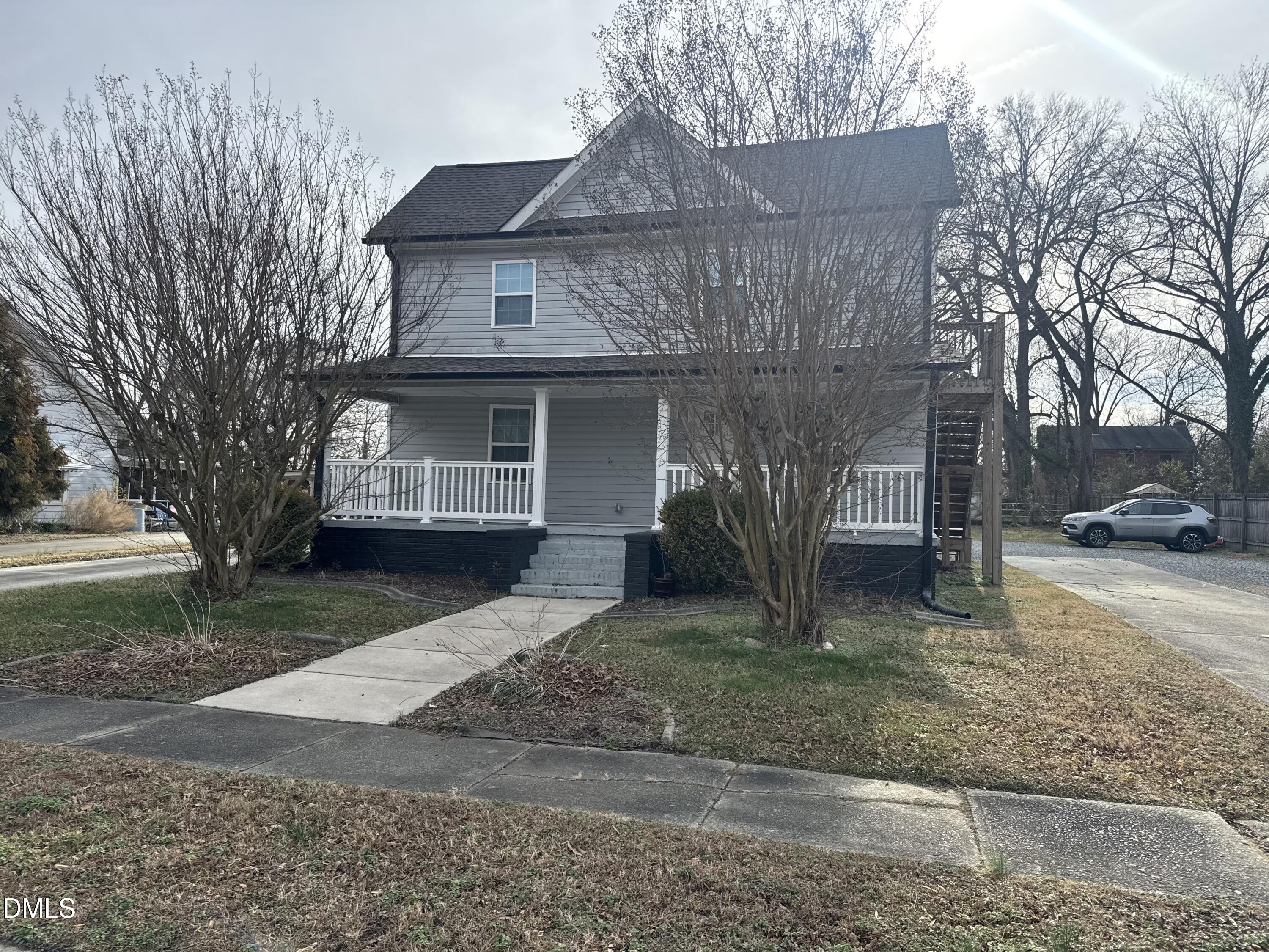 909 Washington Street