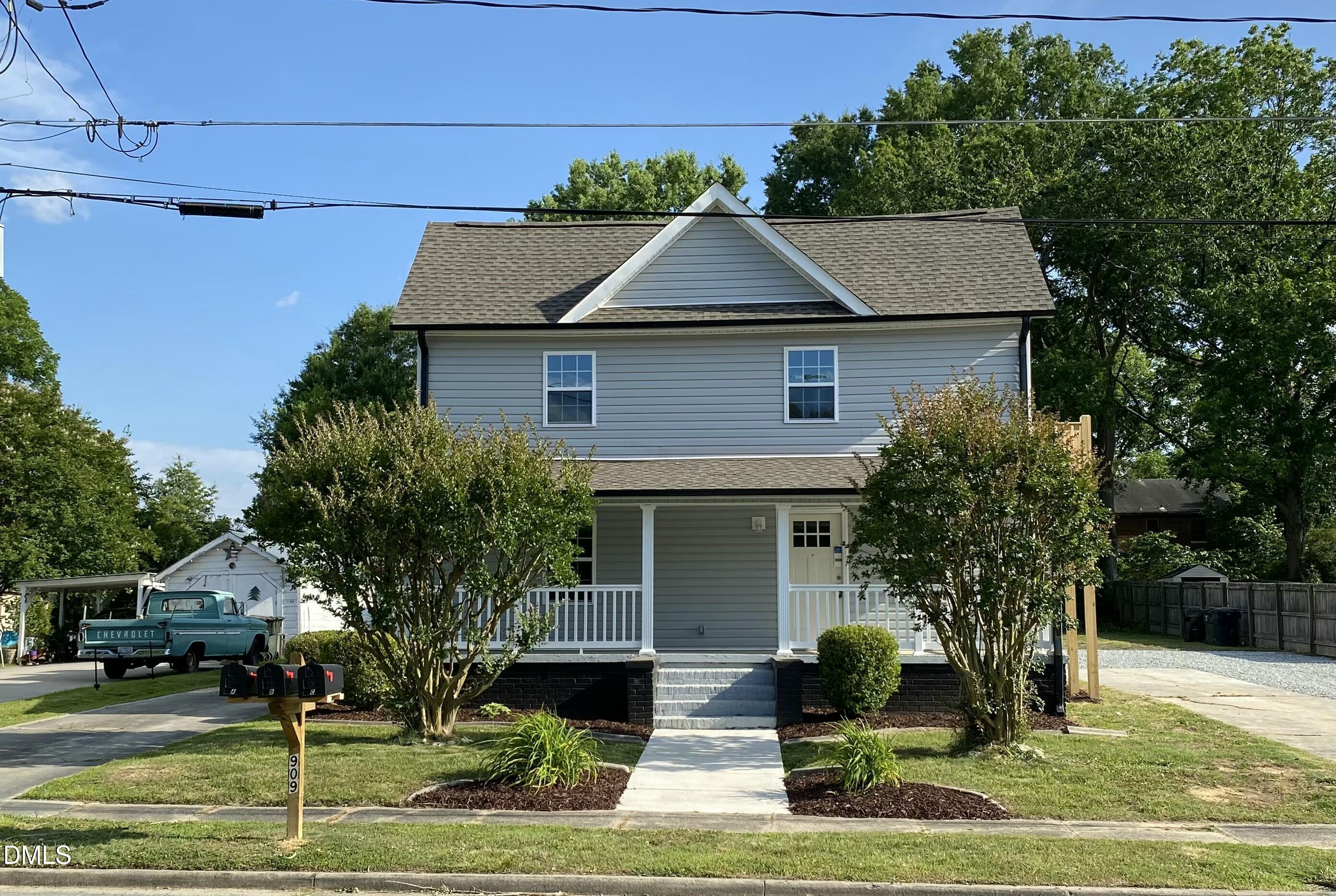 909 Washington Street