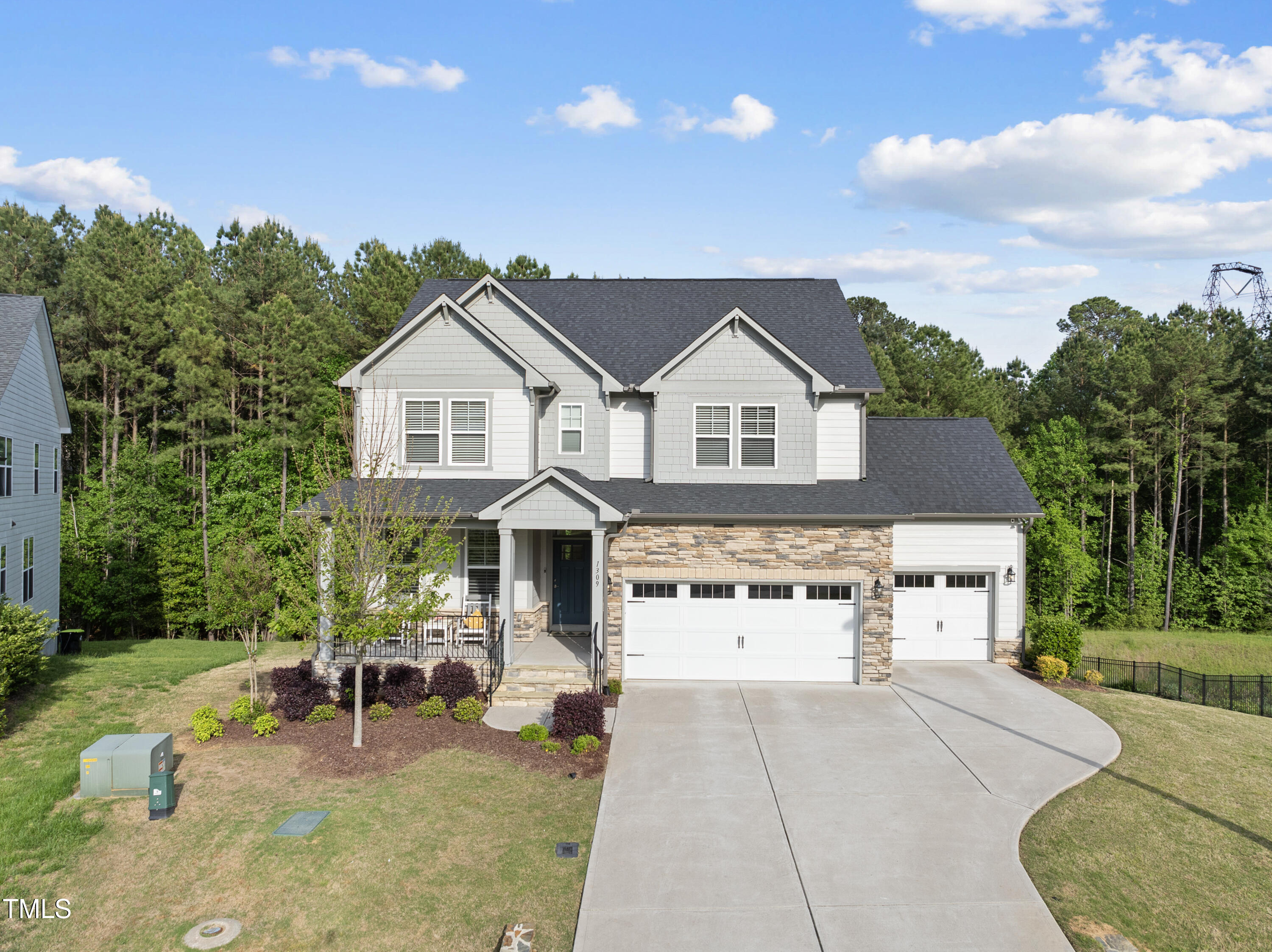 1309 Magnolia Gln Circle