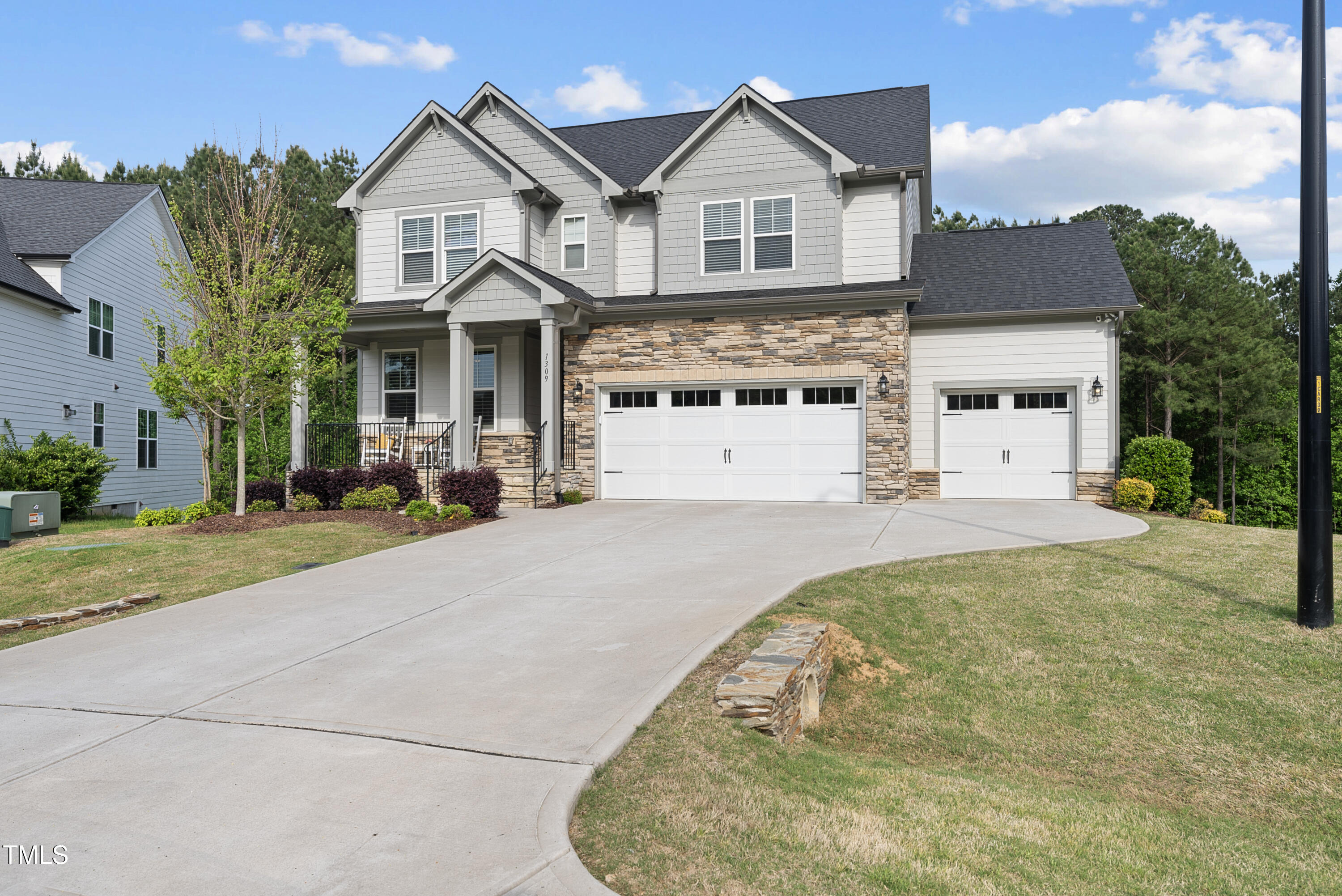 1309 Magnolia Gln Circle