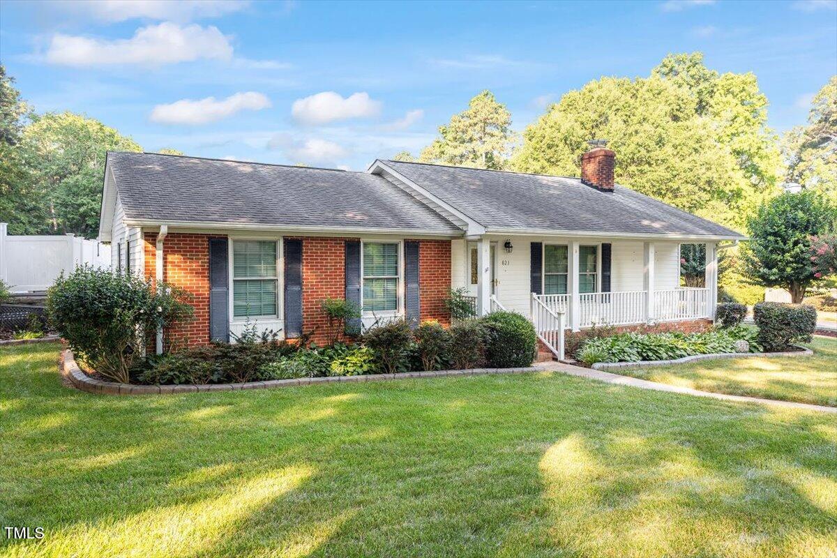821 Northclift Drive