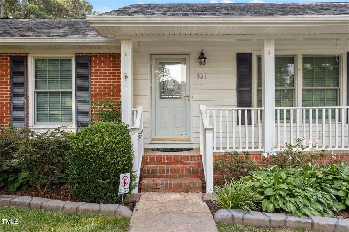 821 Northclift Drive
