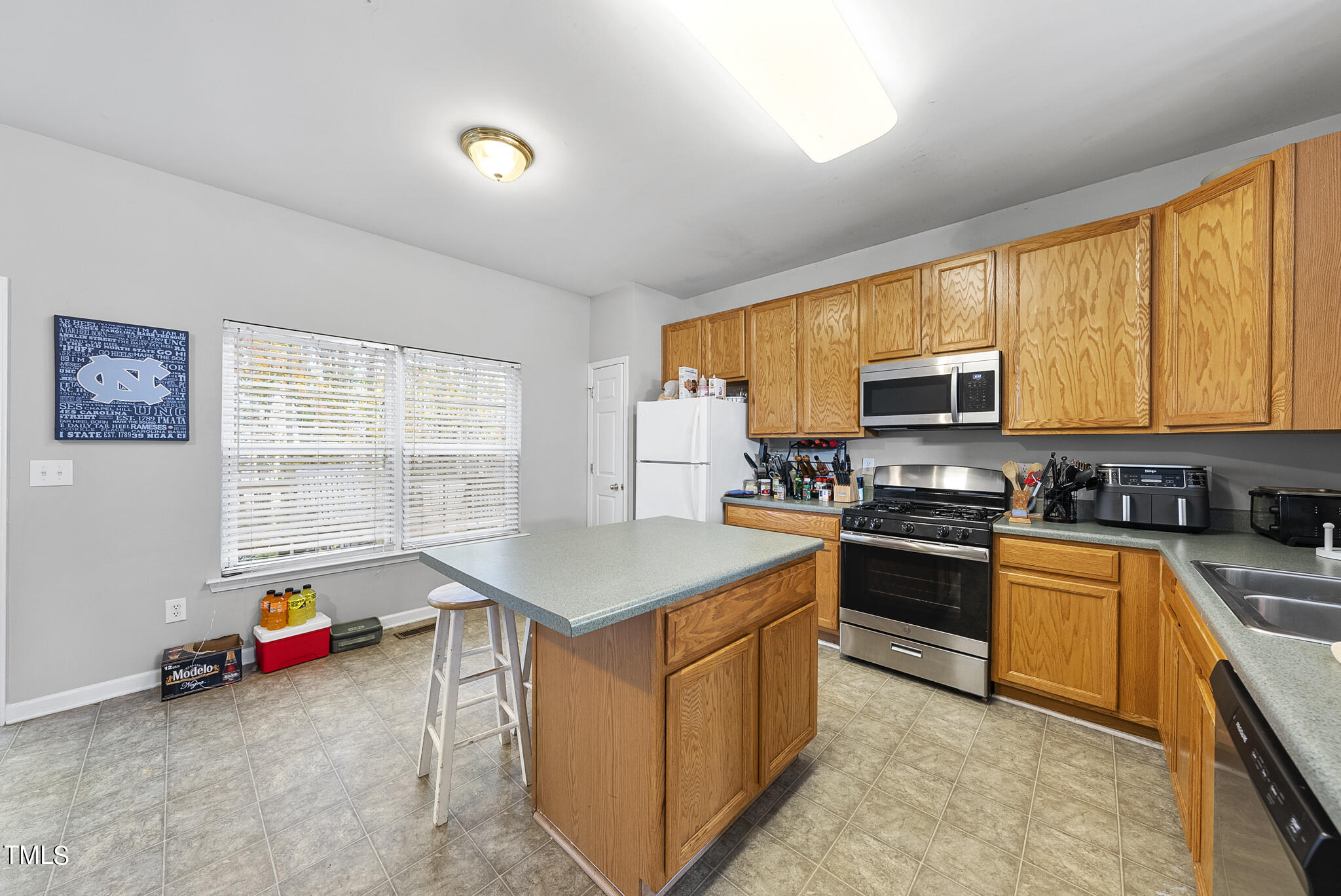 2910 Barrymore Street 100