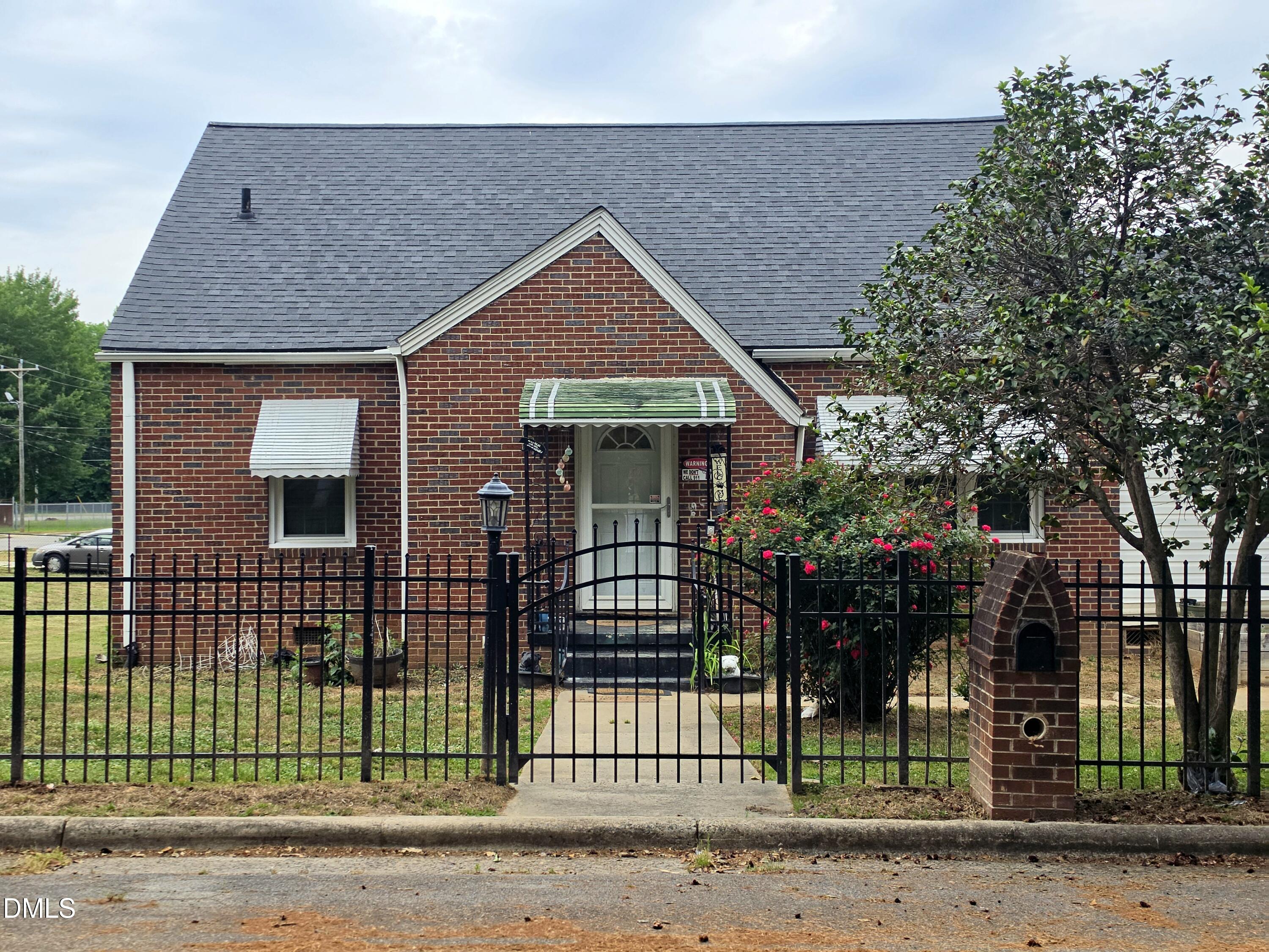 812 Oak Street