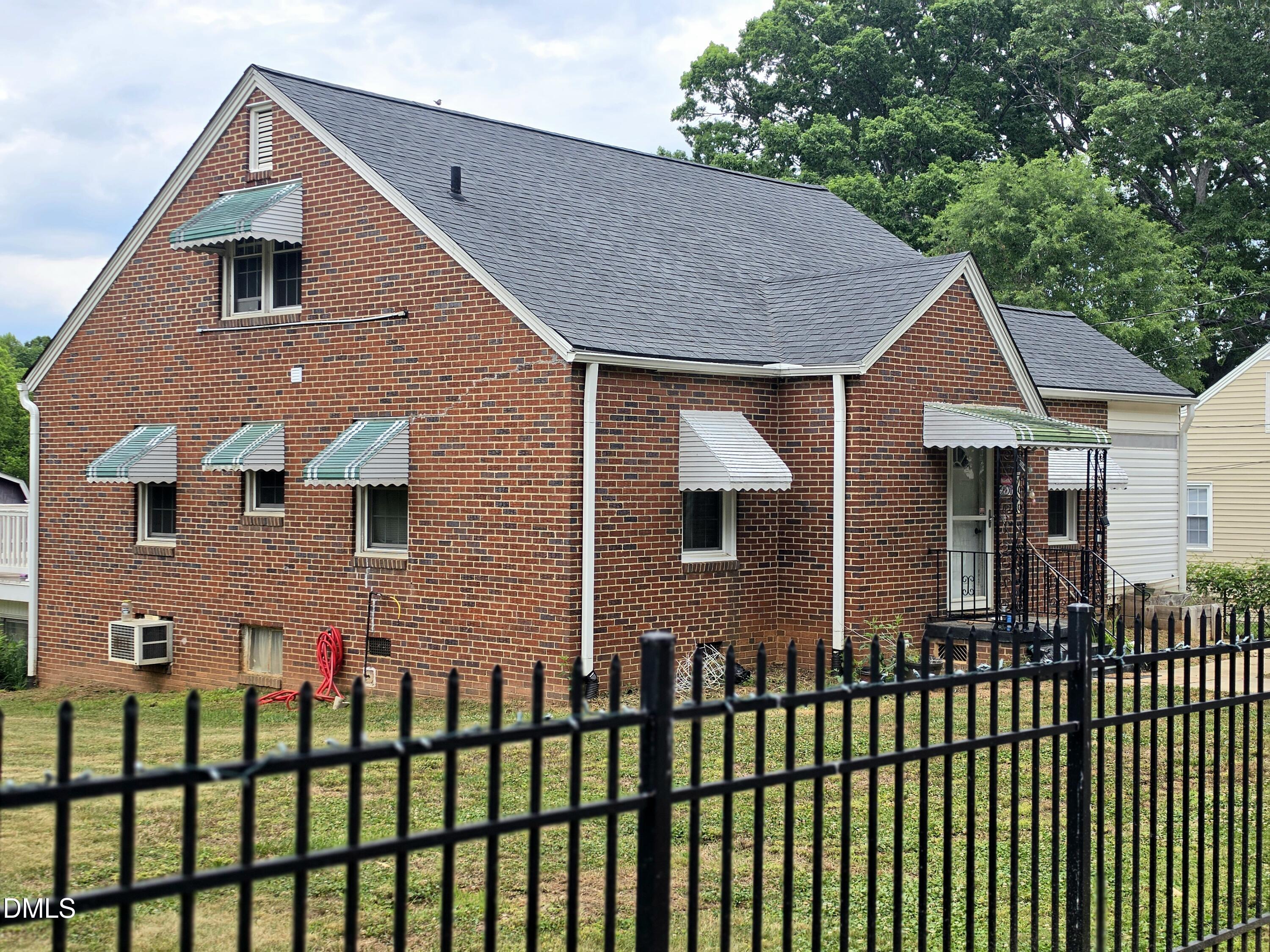 812 Oak Street