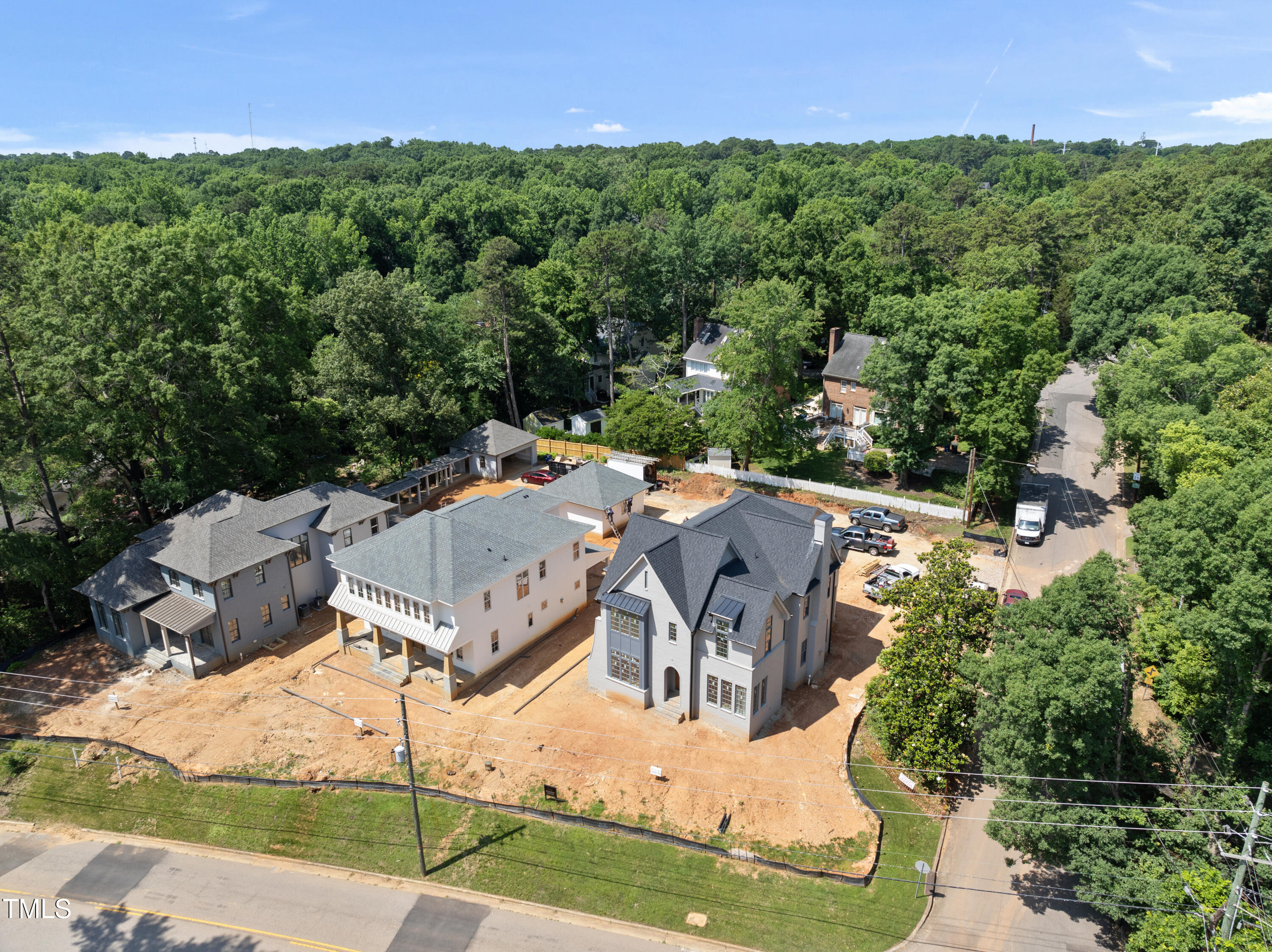 1221 Dixie Trail