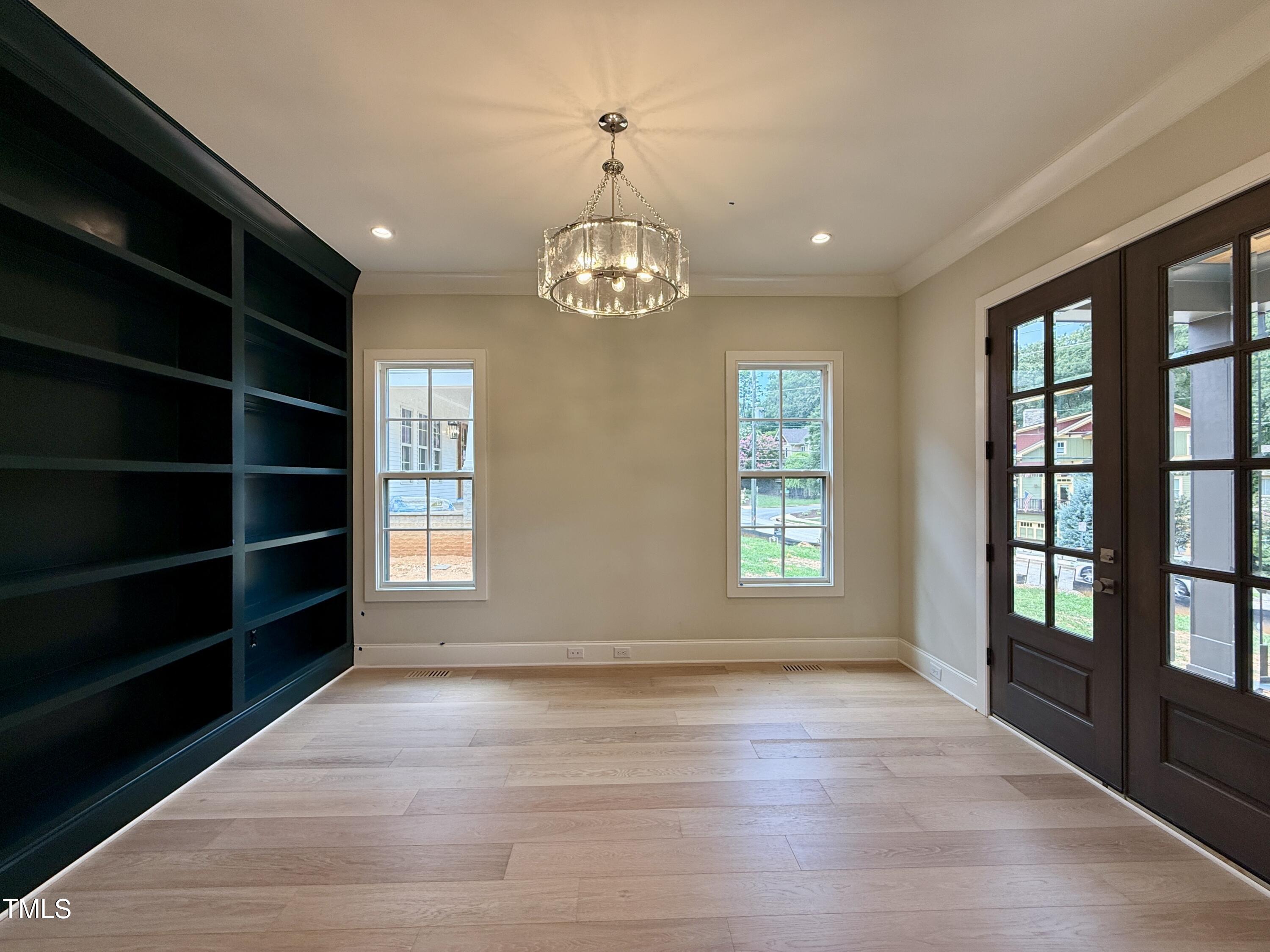 1221 Dixie Trail
