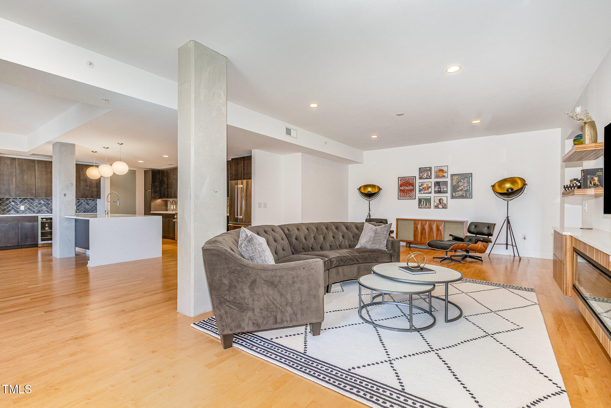 523 S West Street 402